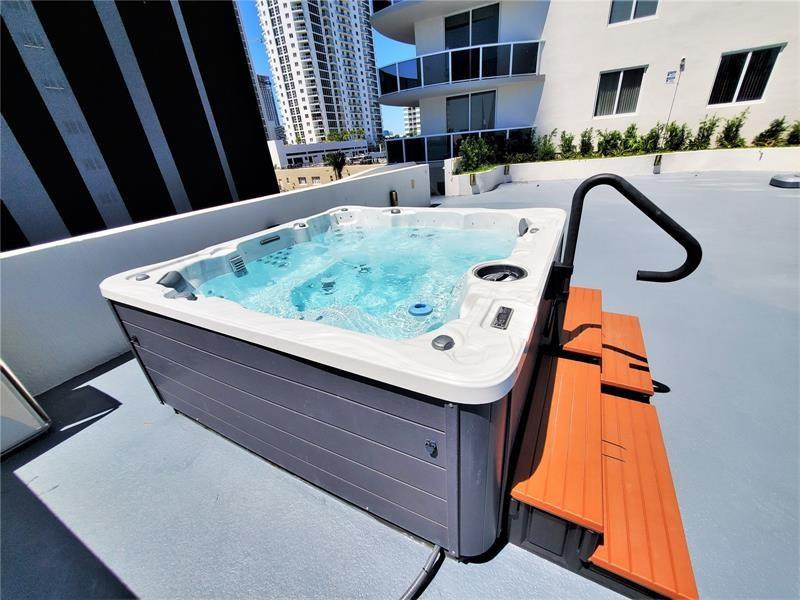 601 NE 23 #904, Miami FL 33137