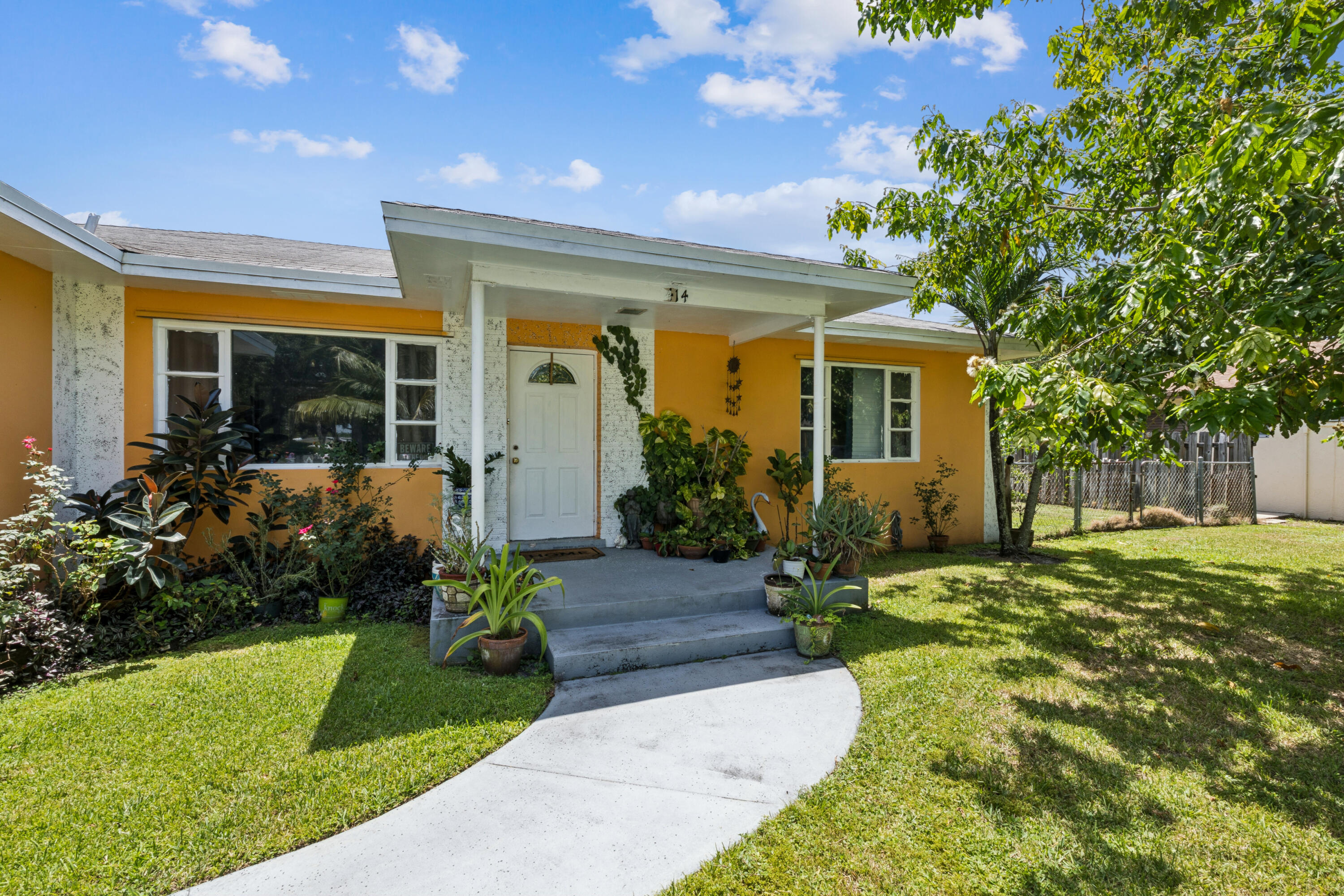 414 W Branch, Lantana FL 33462