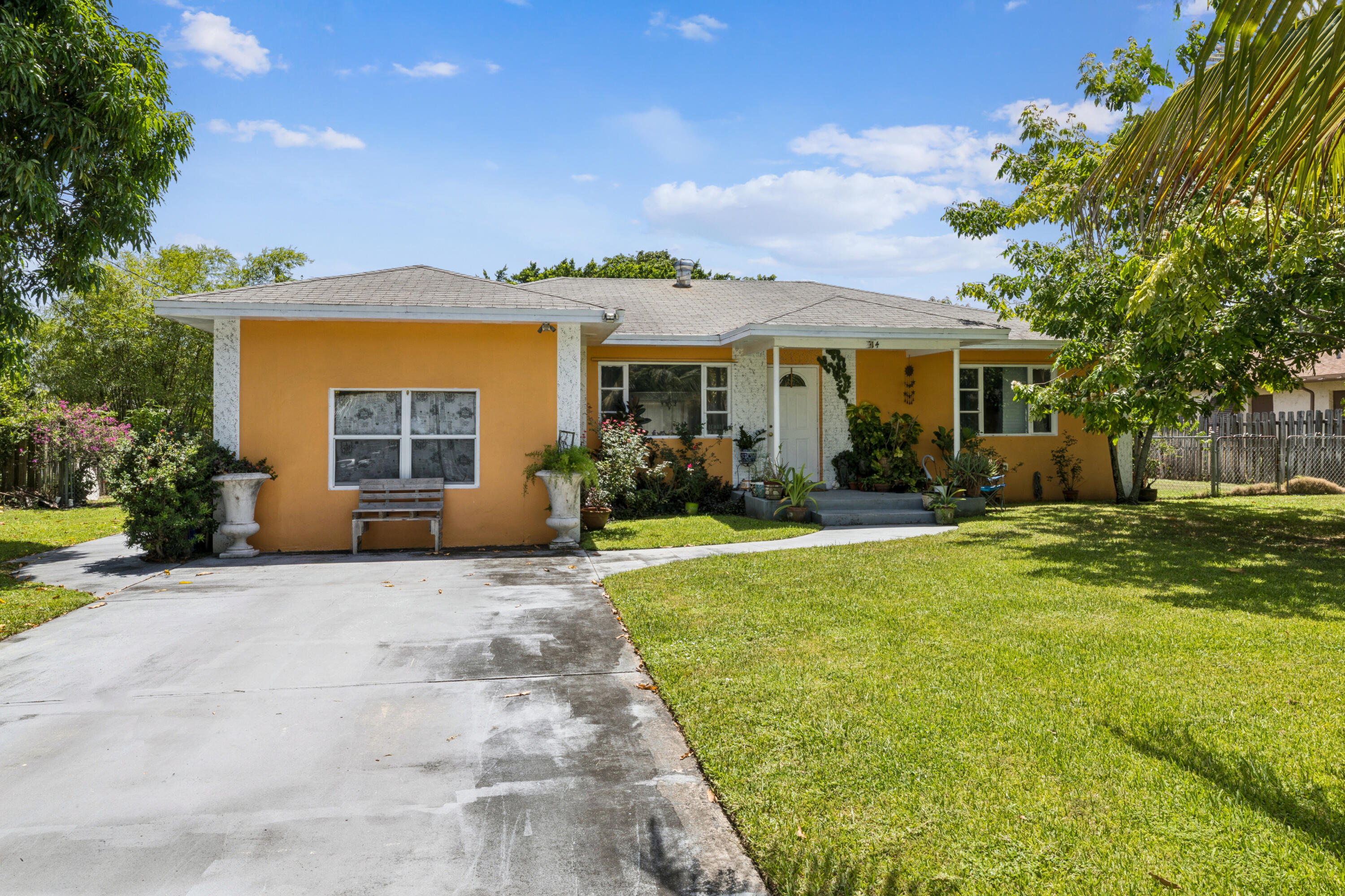 414 W Branch, Lantana FL 33462