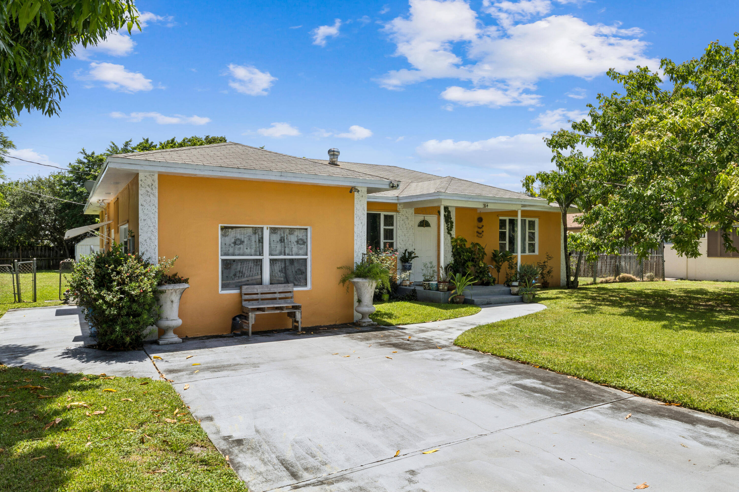 414 W Branch, Lantana FL 33462