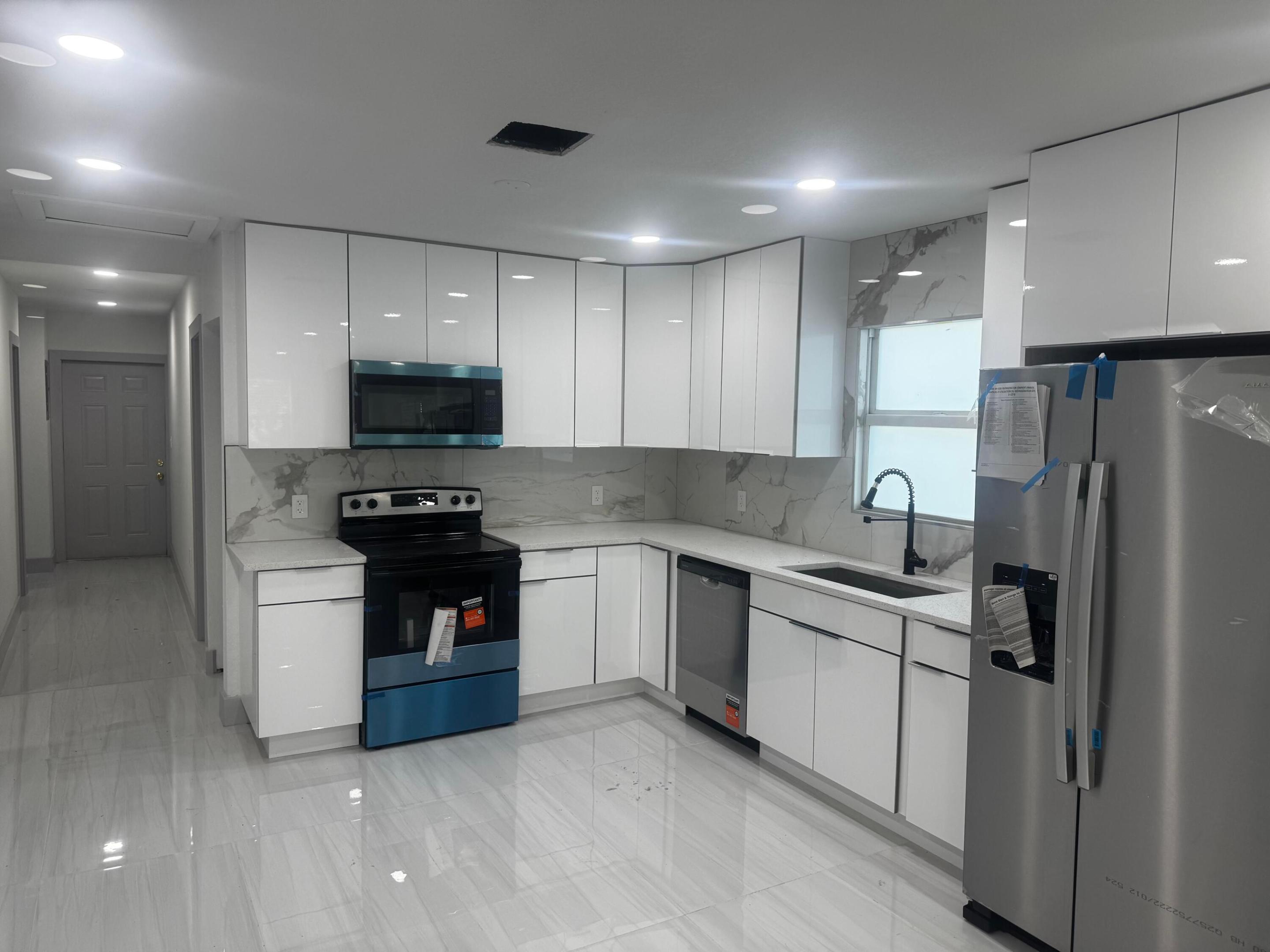 405 N E, Lake Worth FL 33460