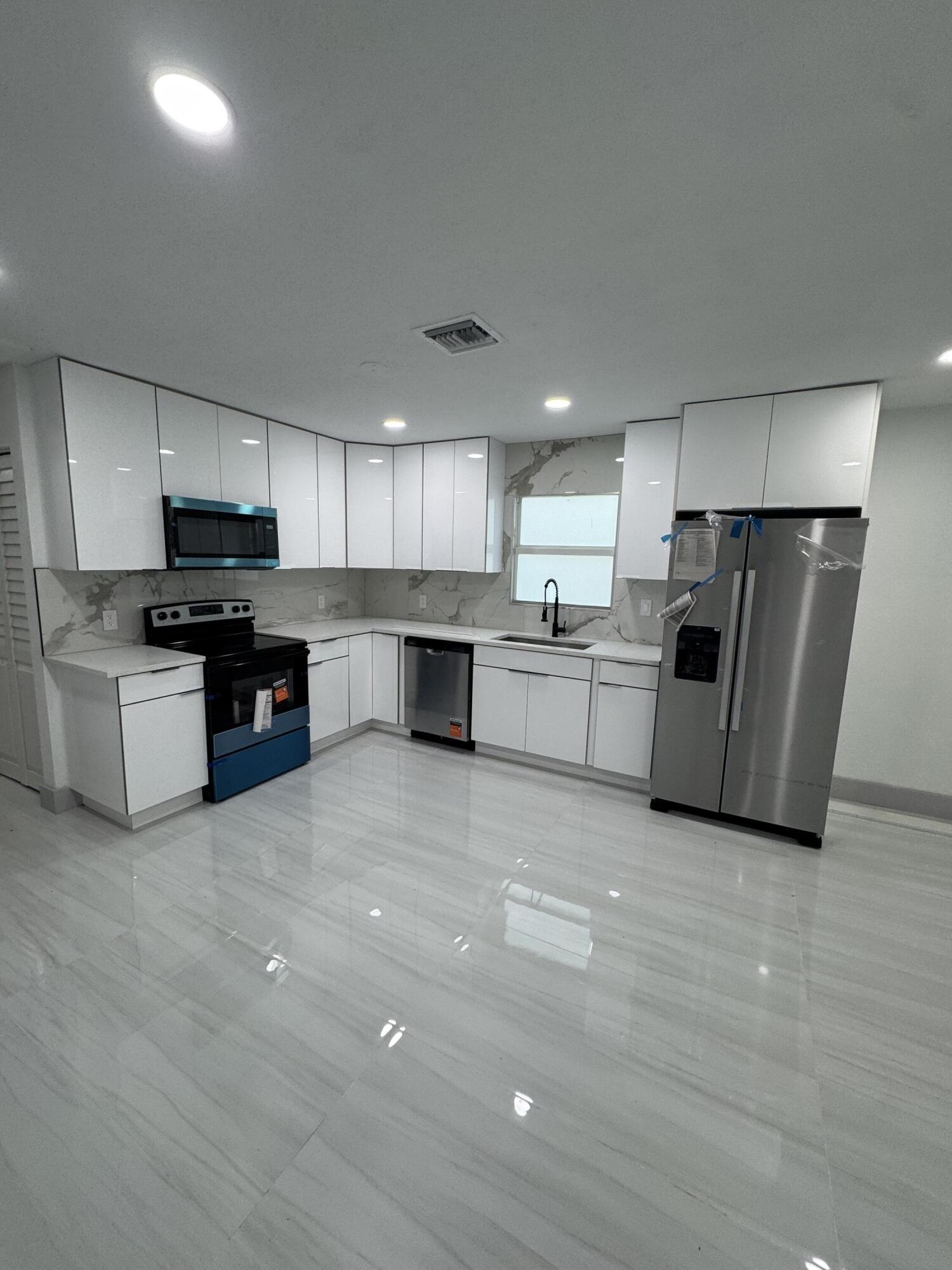 405 N E, Lake Worth FL 33460