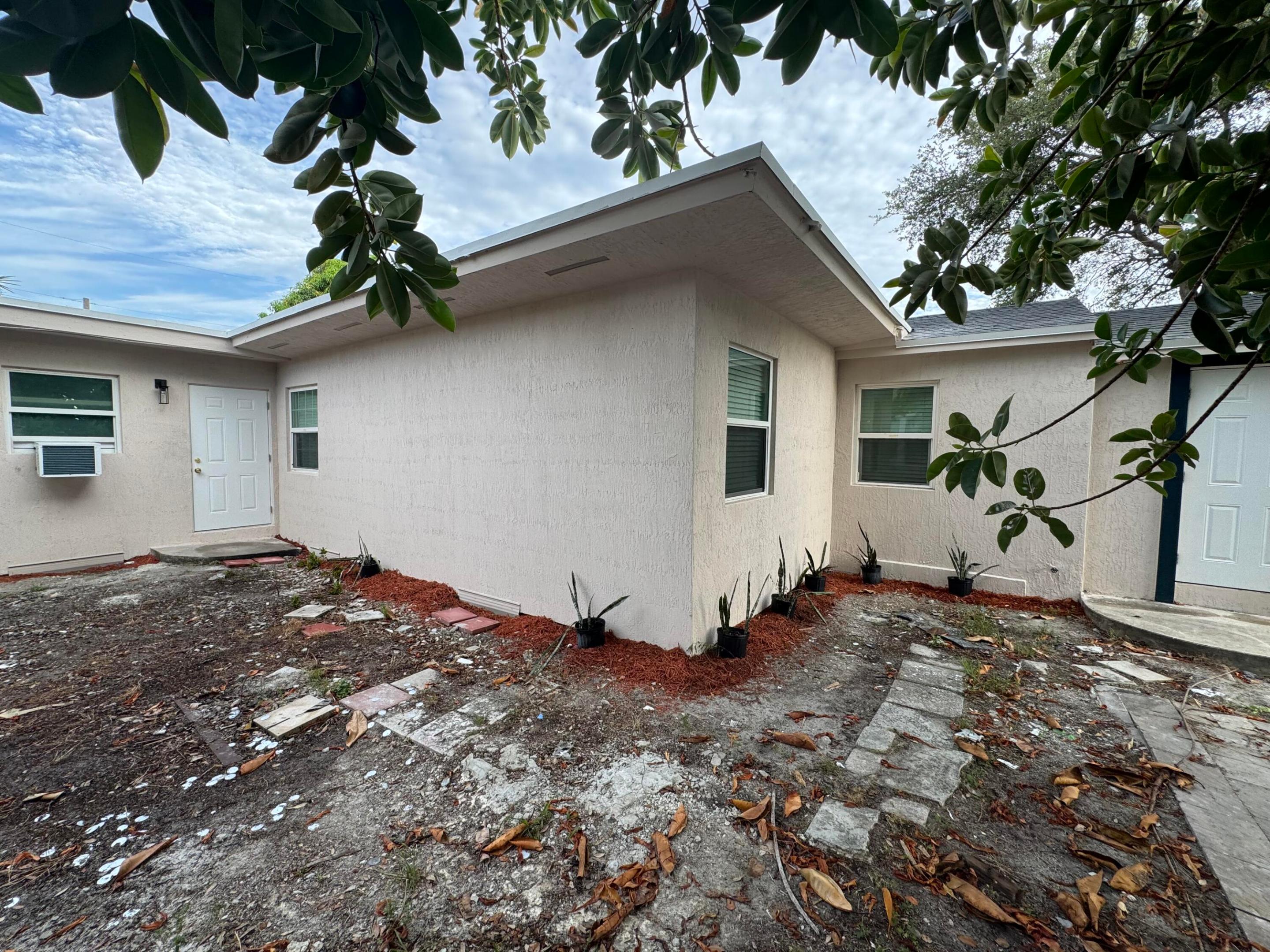 405 N E, Lake Worth FL 33460