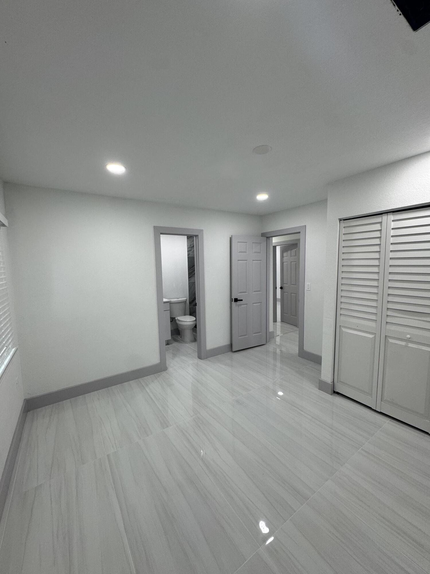 405 N E, Lake Worth FL 33460