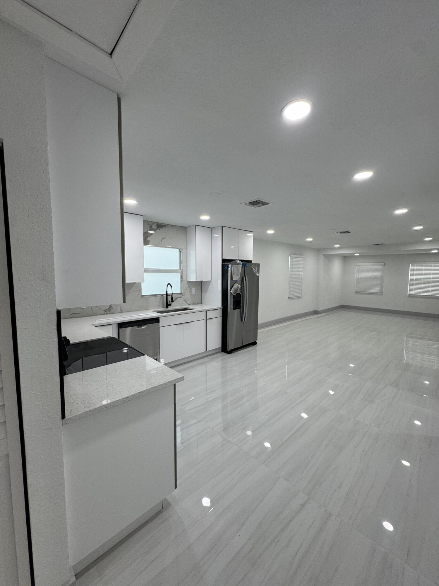405 N E, Lake Worth FL 33460