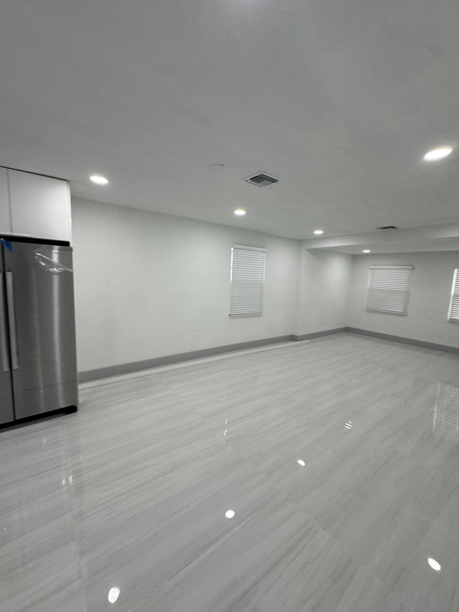 405 N E, Lake Worth FL 33460