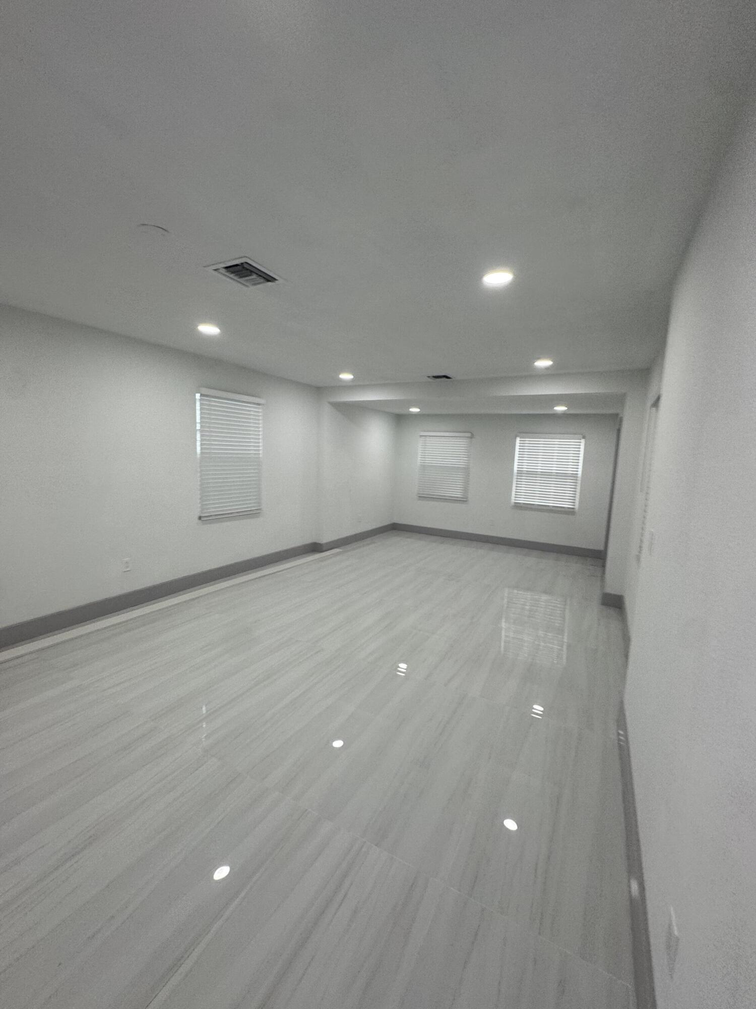 405 N E, Lake Worth FL 33460