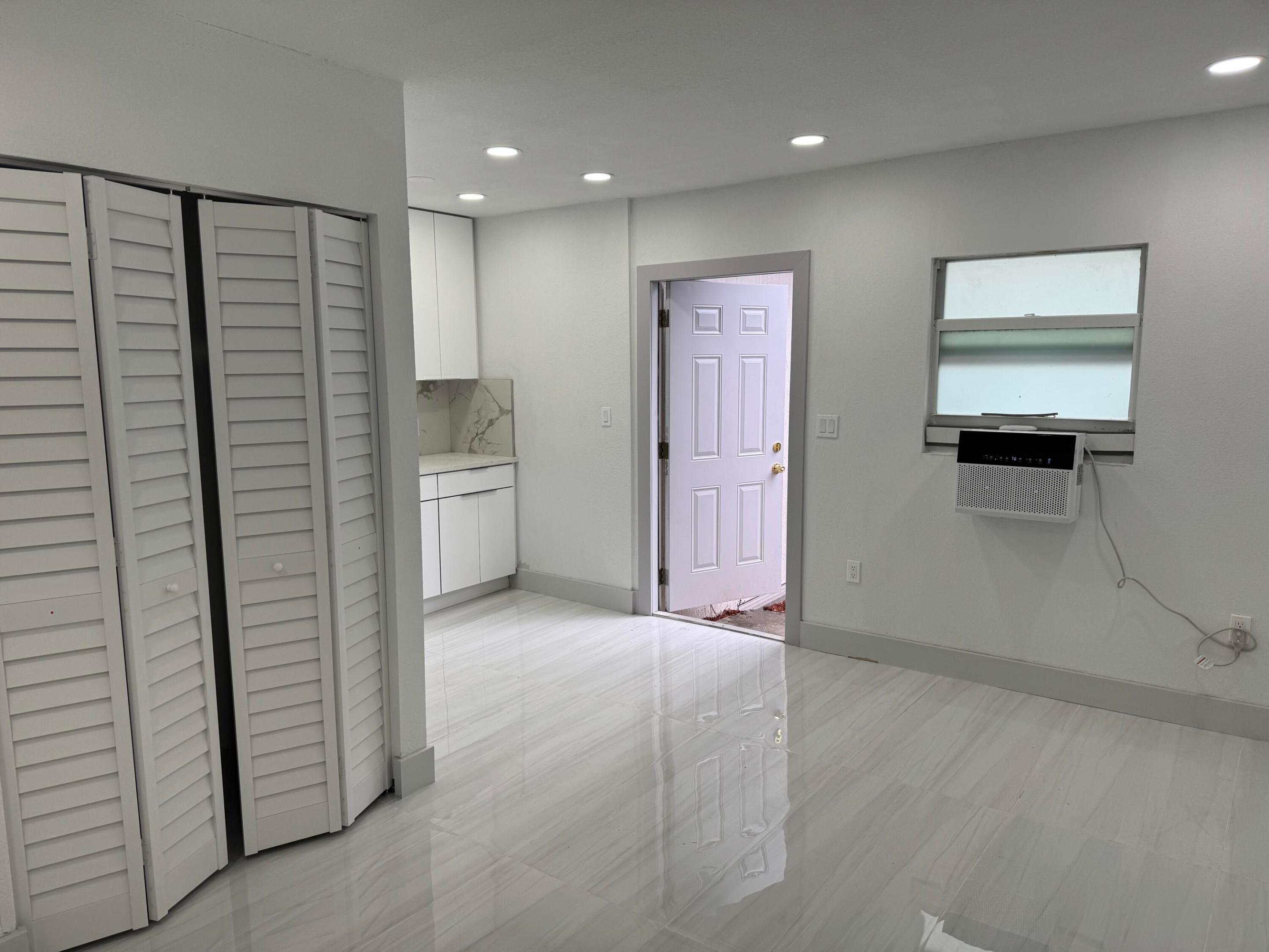 405 N E, Lake Worth FL 33460