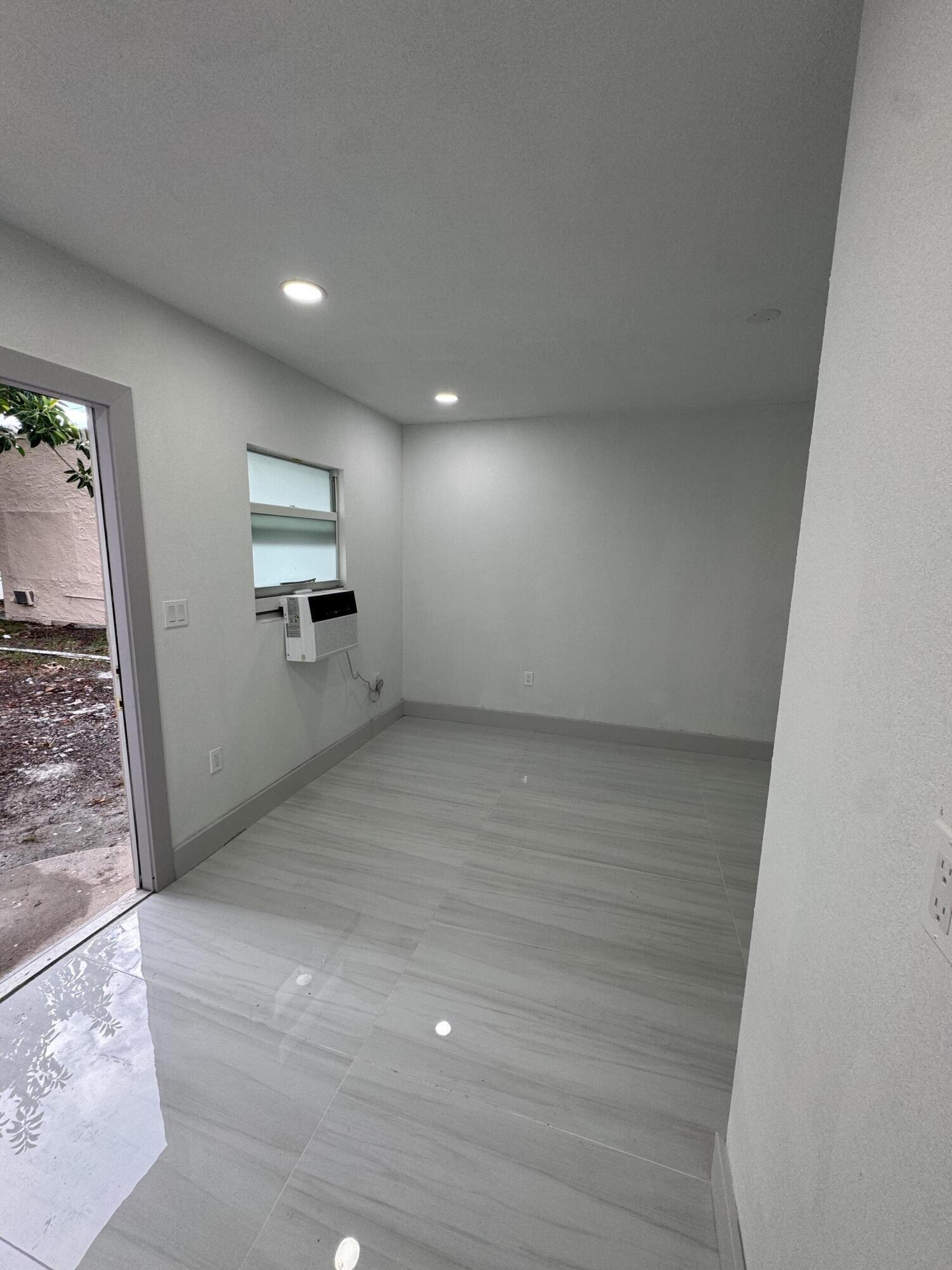 405 N E, Lake Worth FL 33460