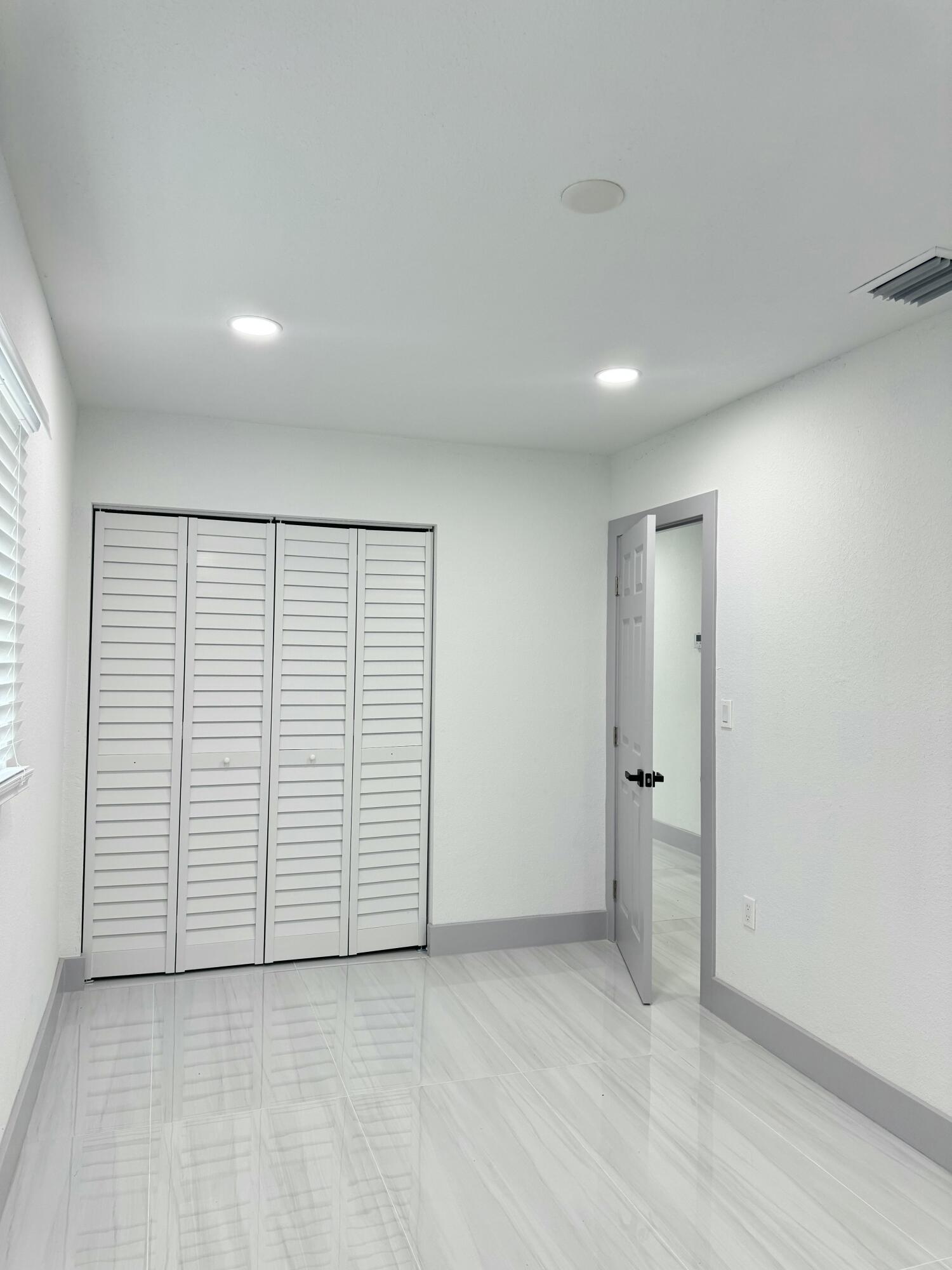 405 N E, Lake Worth FL 33460