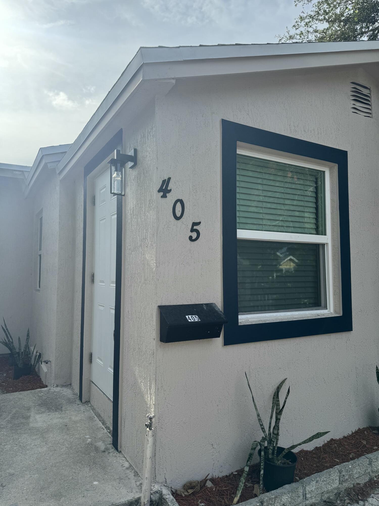 405 N E, Lake Worth FL 33460