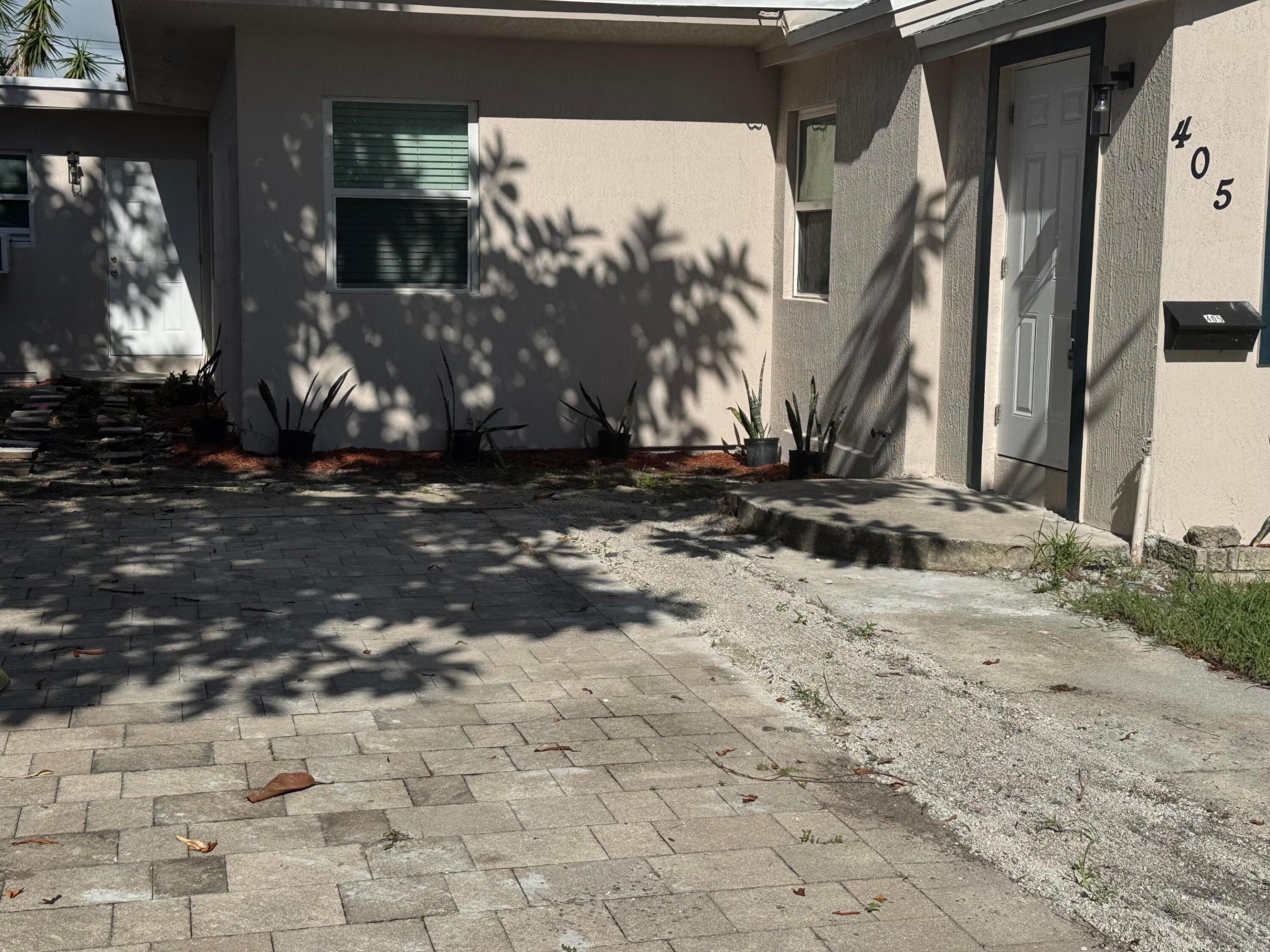 405 N E, Lake Worth FL 33460