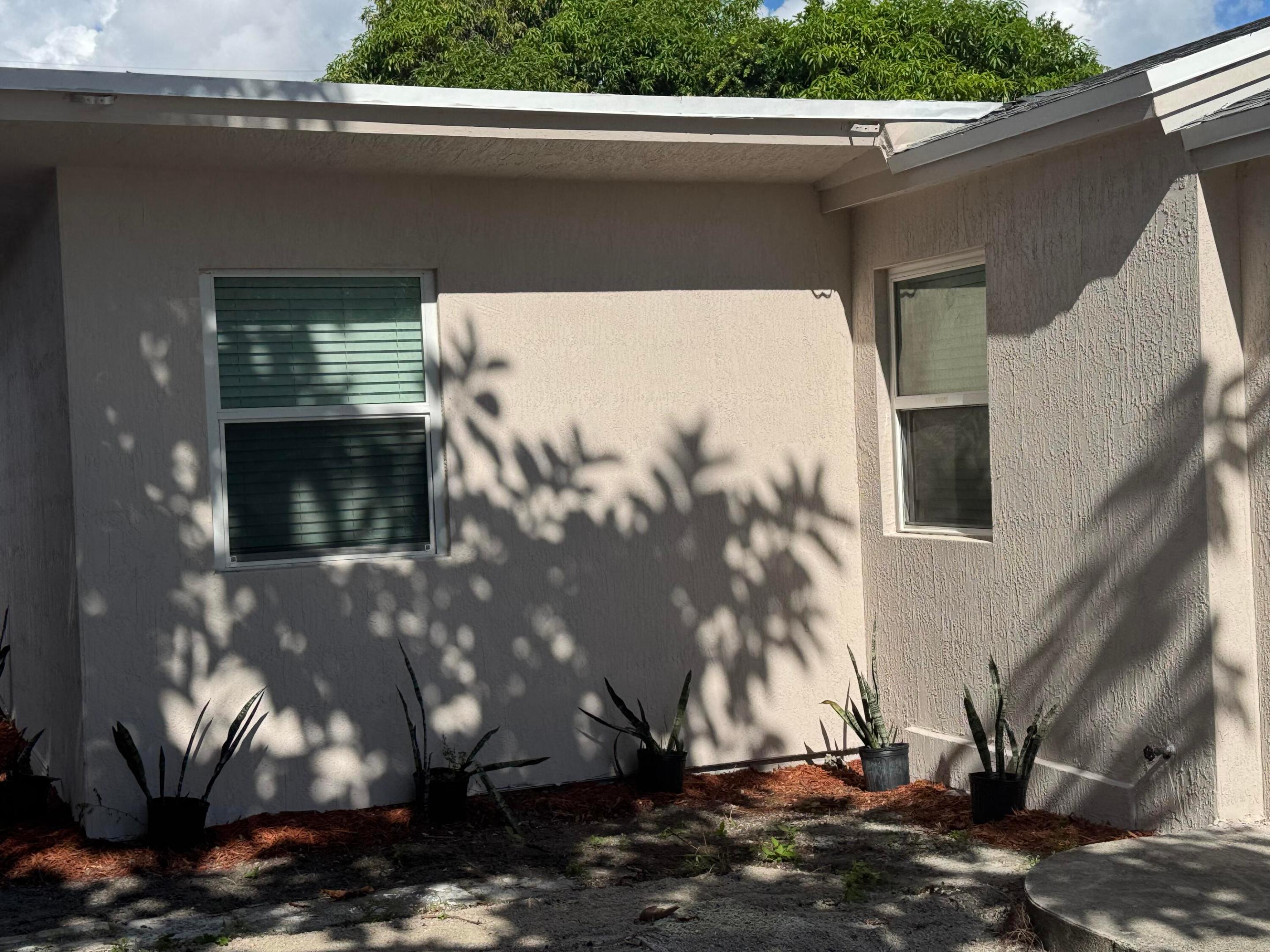 405 N E, Lake Worth FL 33460