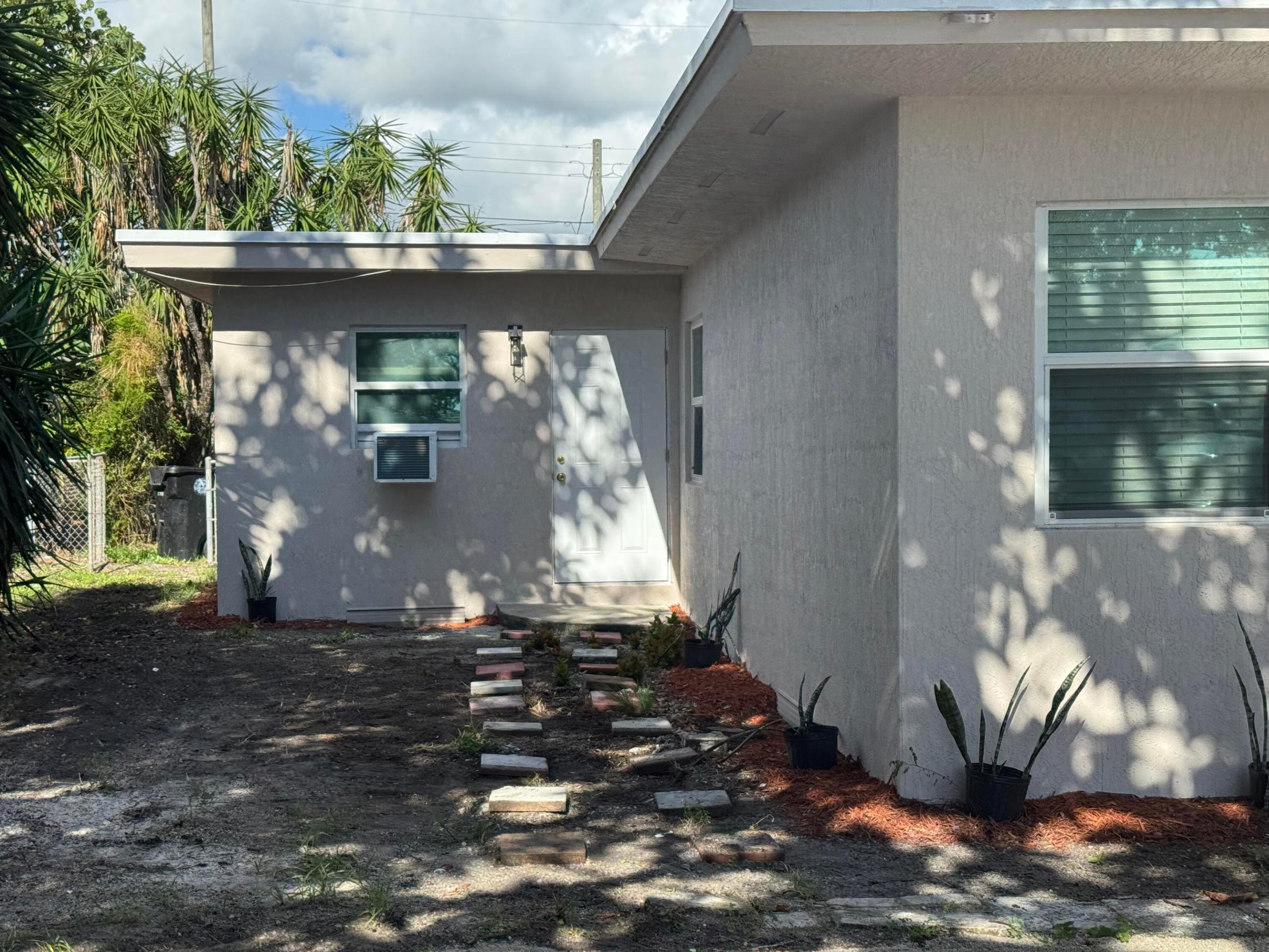 405 N E, Lake Worth FL 33460