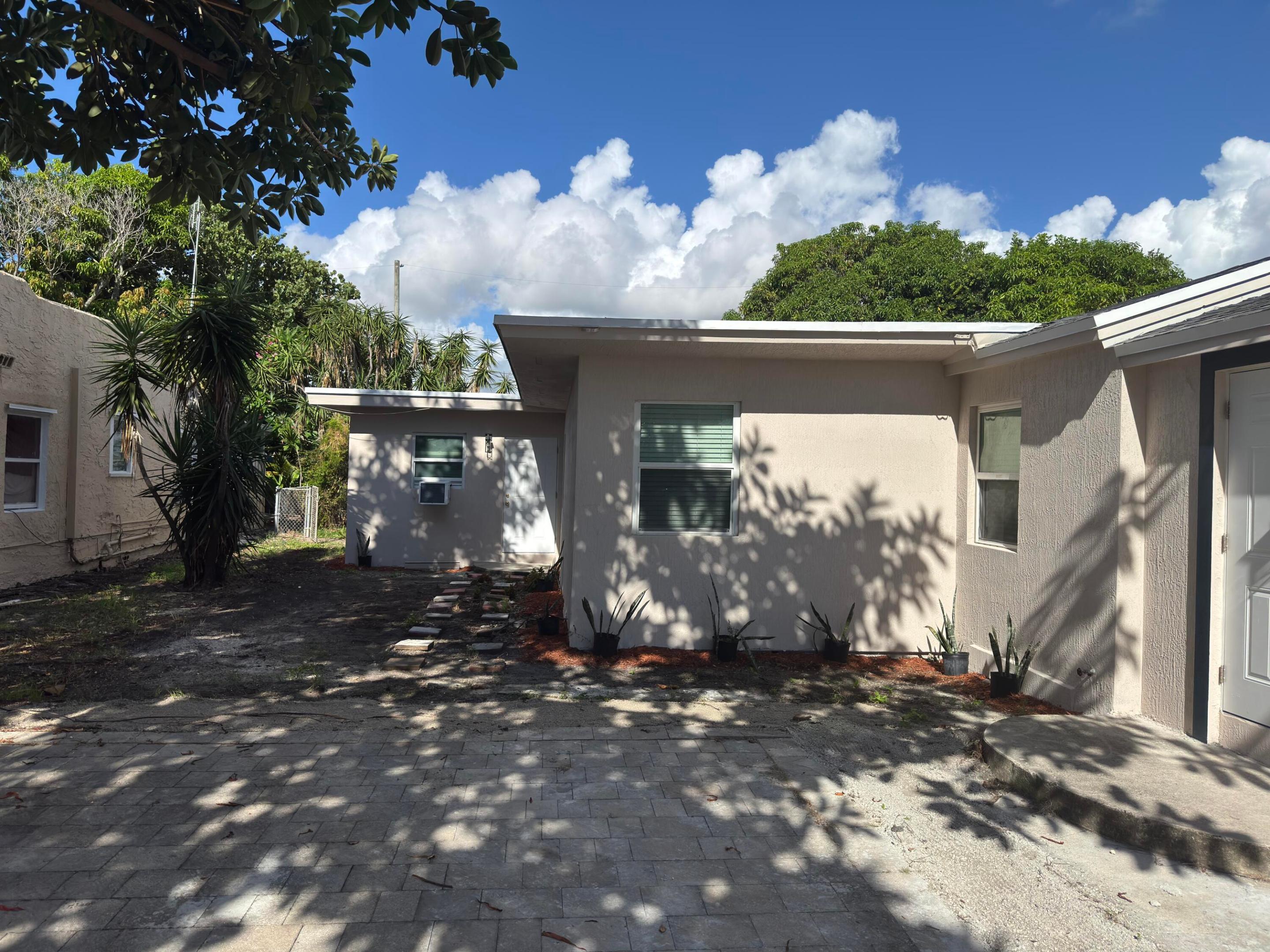 405 N E, Lake Worth FL 33460