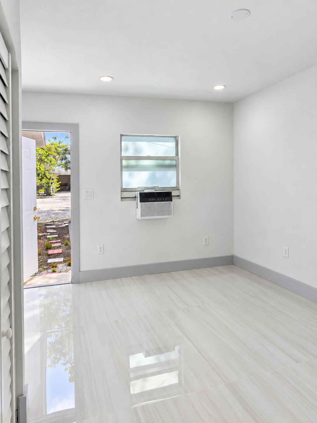 405 N E, Lake Worth FL 33460