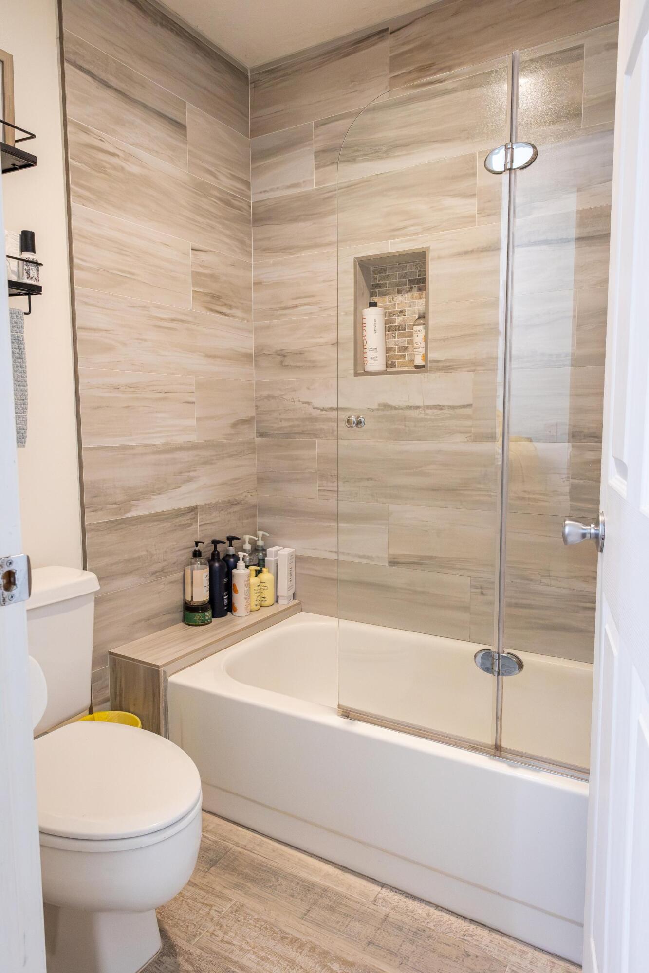803 LAKEVIEW, Royal Palm Beach FL 33411