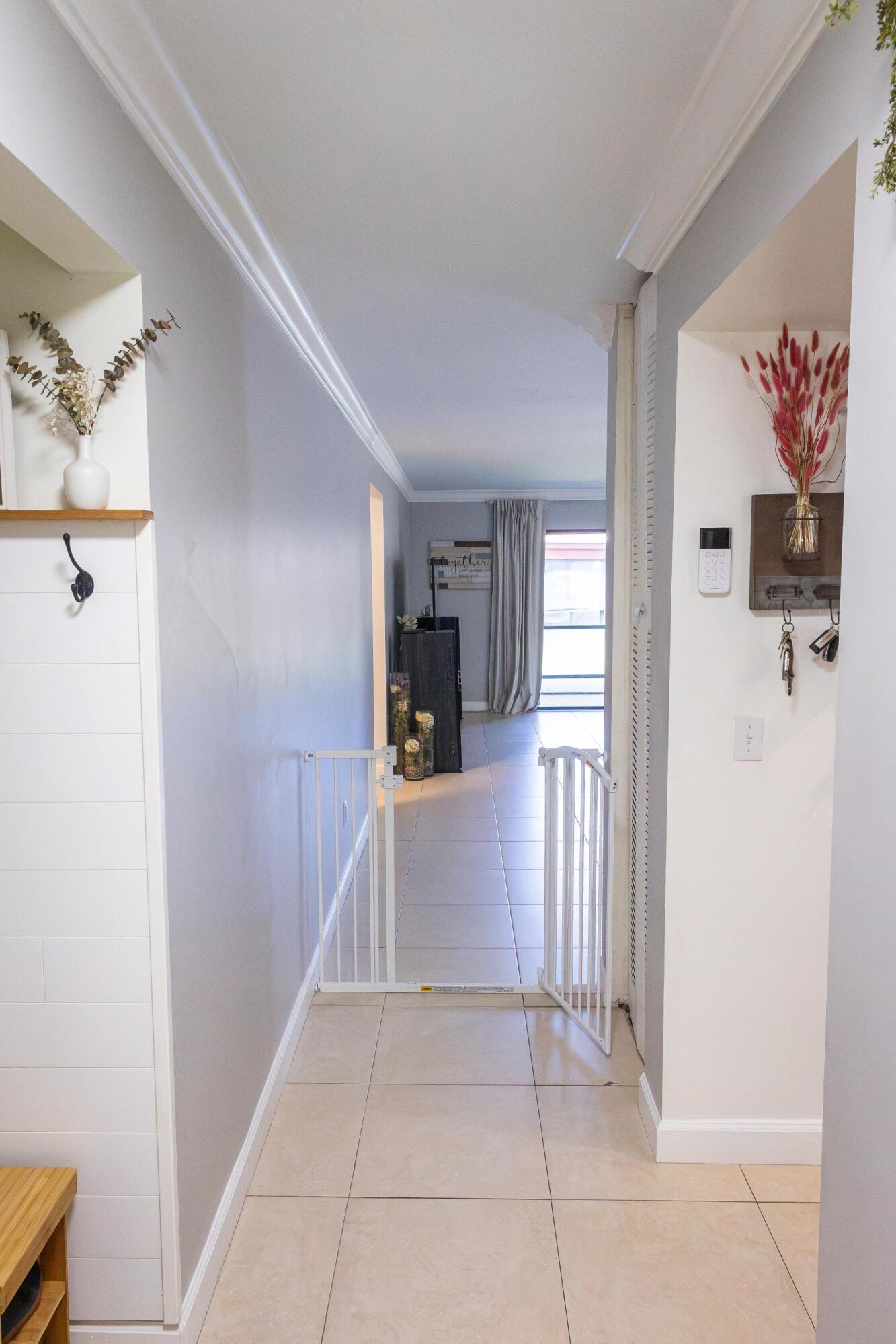 803 LAKEVIEW, Royal Palm Beach FL 33411