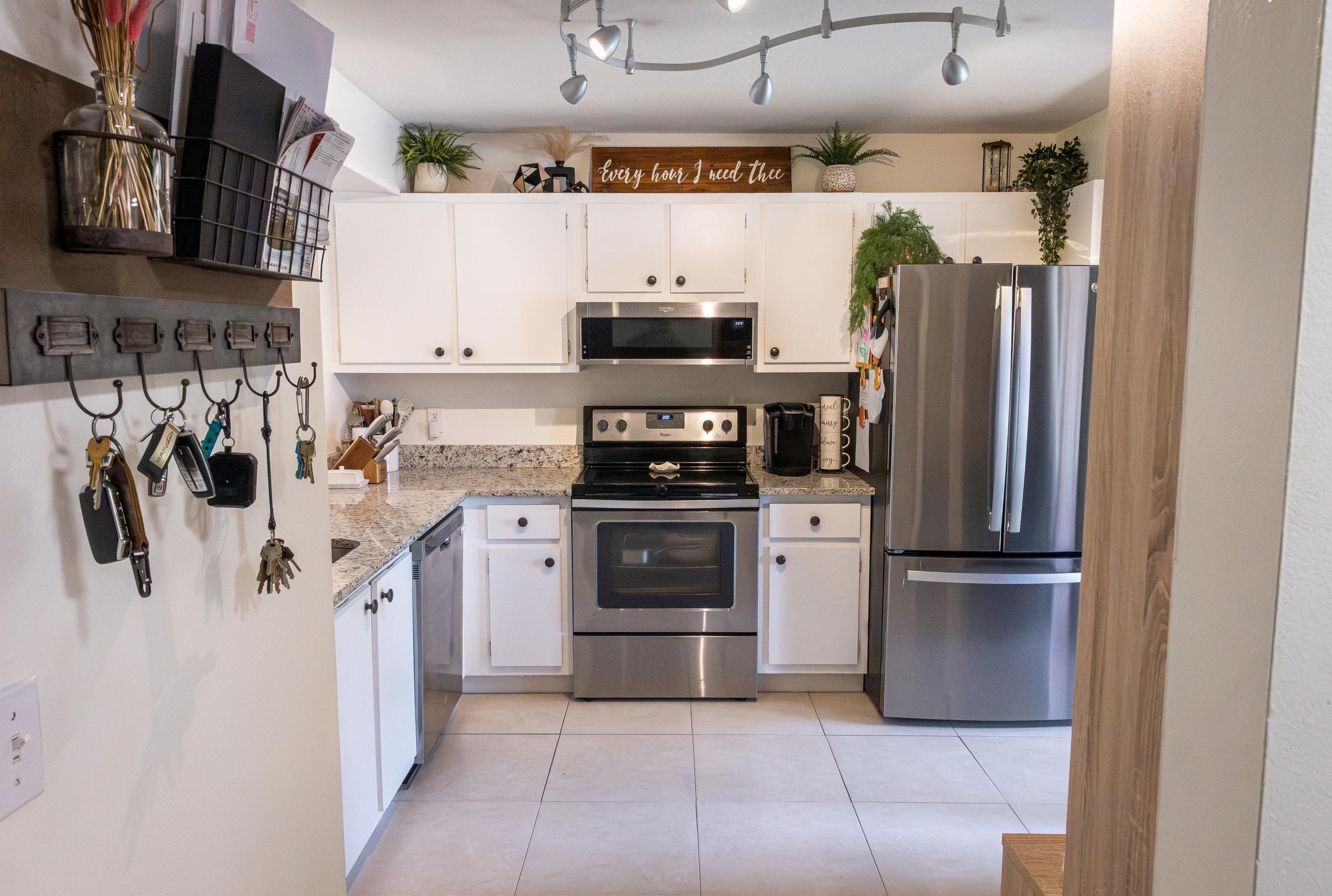 803 LAKEVIEW, Royal Palm Beach FL 33411