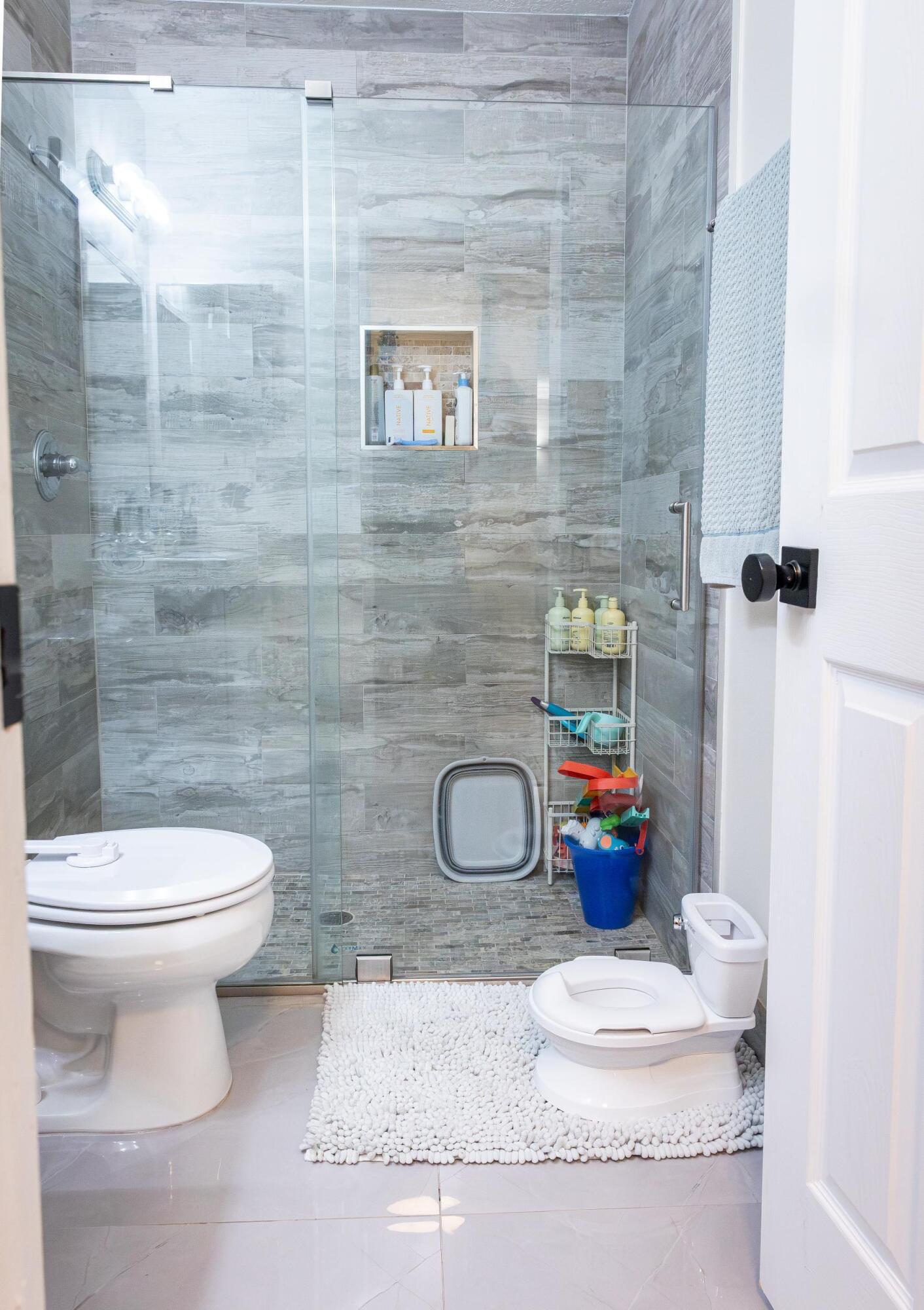 803 LAKEVIEW, Royal Palm Beach FL 33411