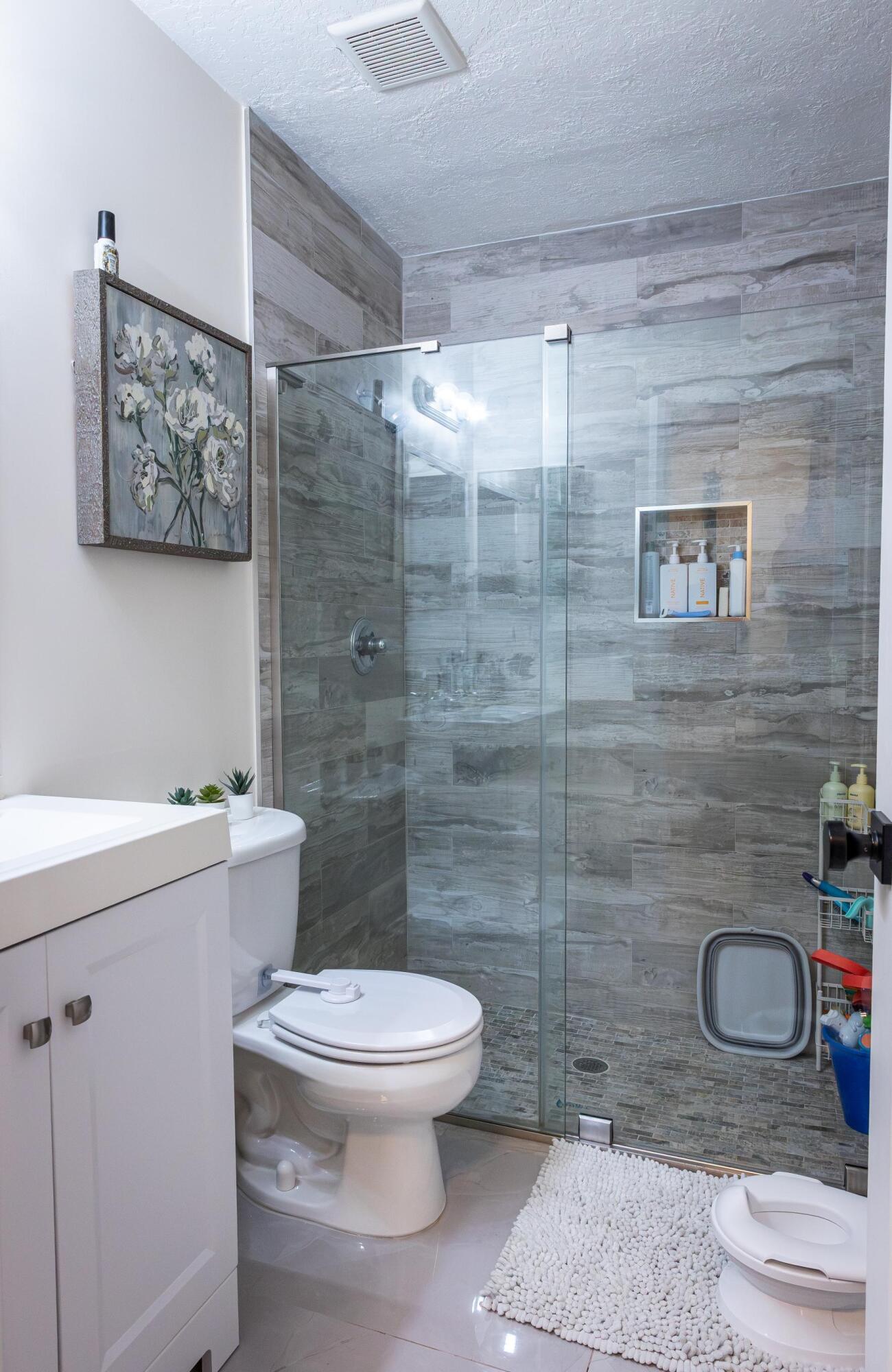 803 LAKEVIEW, Royal Palm Beach FL 33411