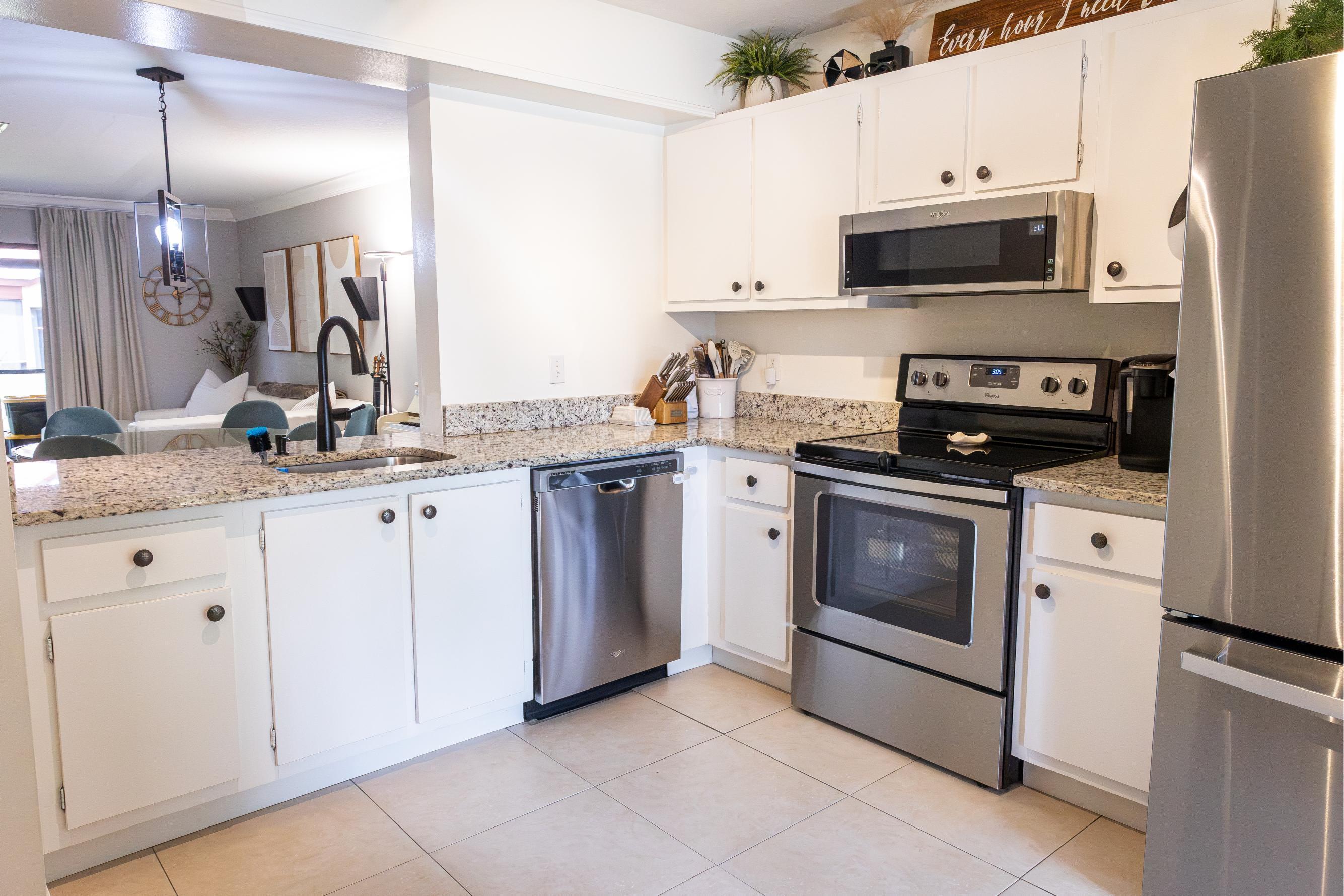 803 LAKEVIEW, Royal Palm Beach FL 33411