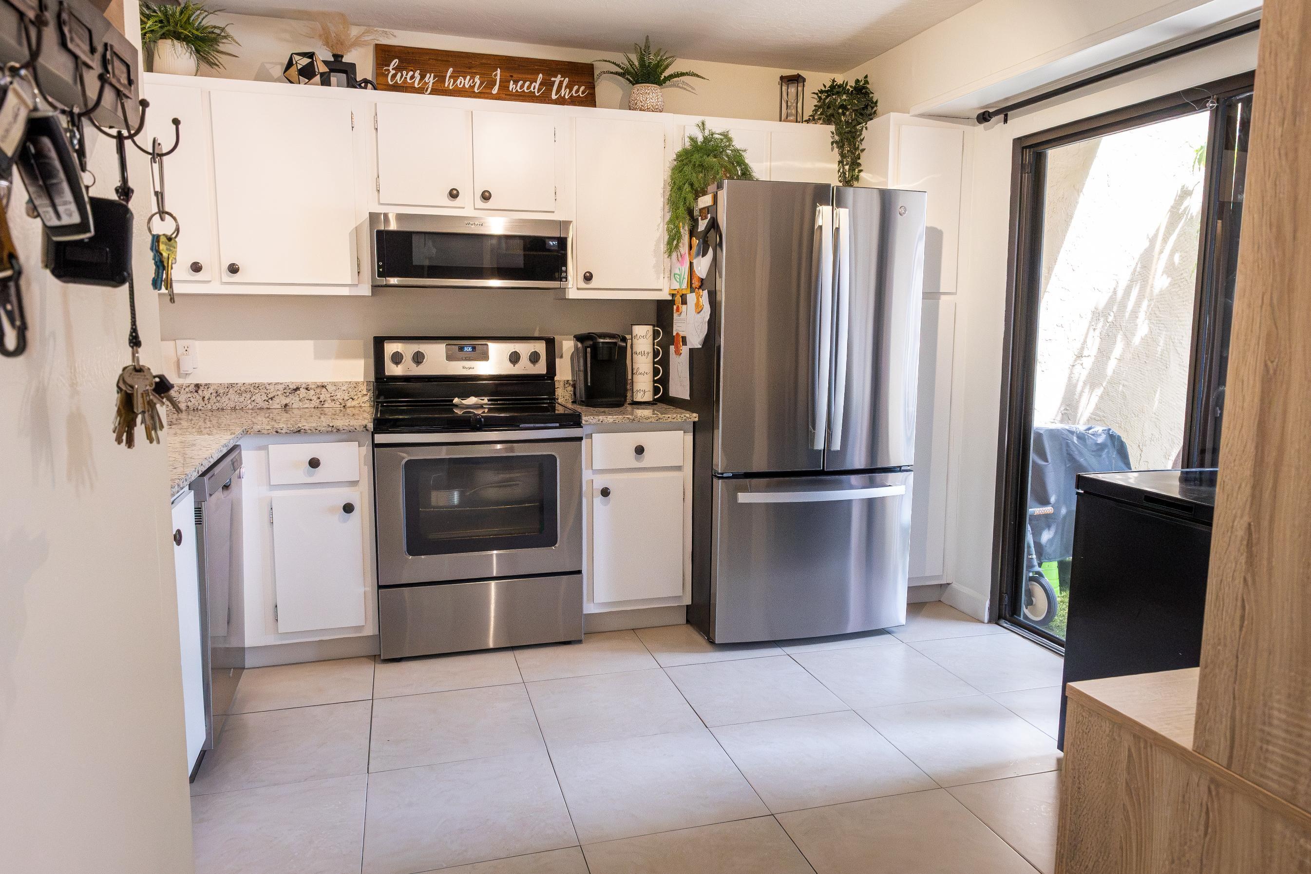 803 LAKEVIEW, Royal Palm Beach FL 33411