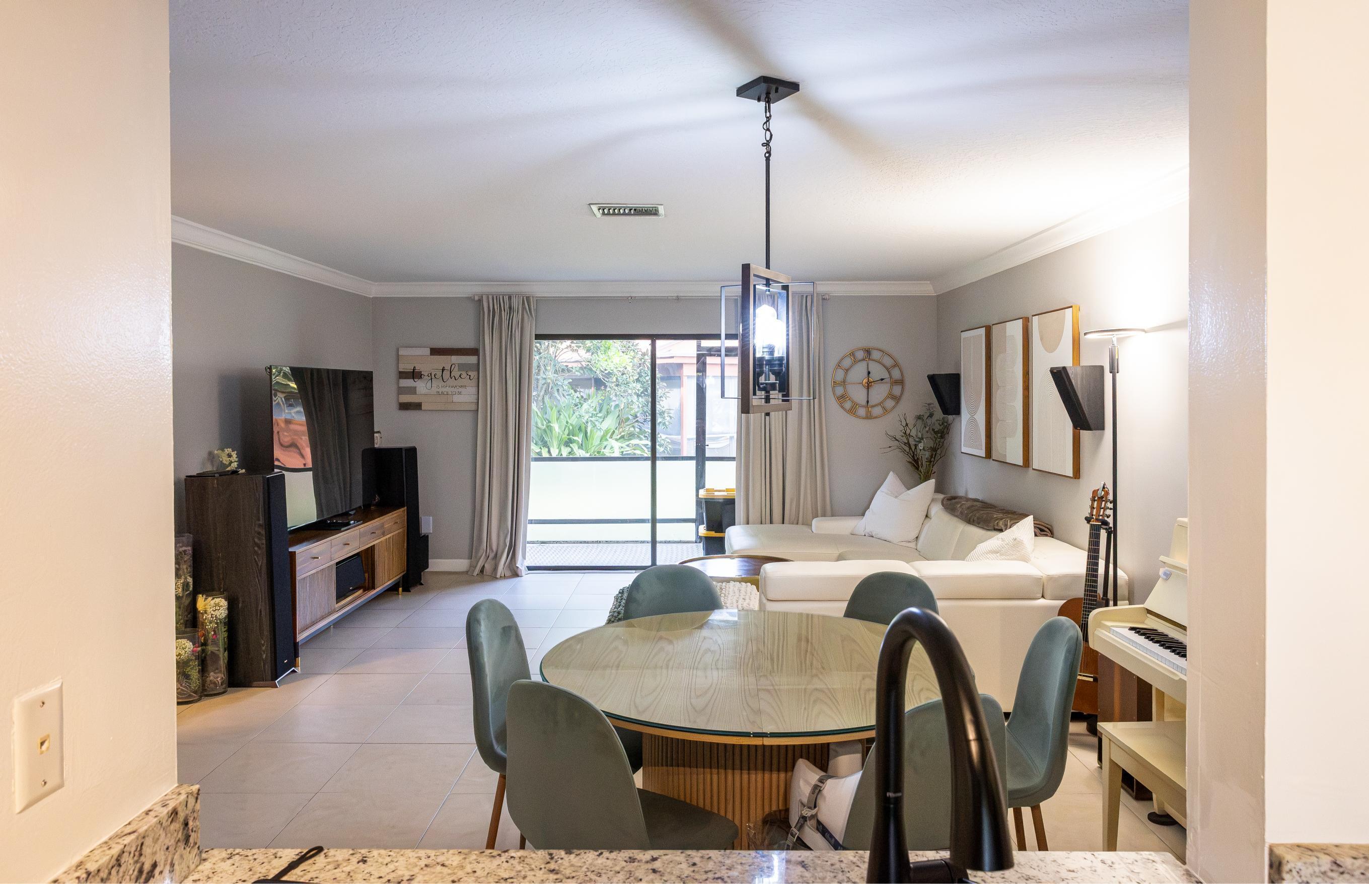 803 LAKEVIEW, Royal Palm Beach FL 33411