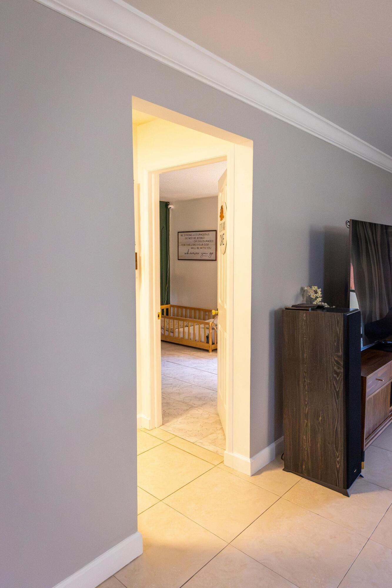 803 LAKEVIEW, Royal Palm Beach FL 33411