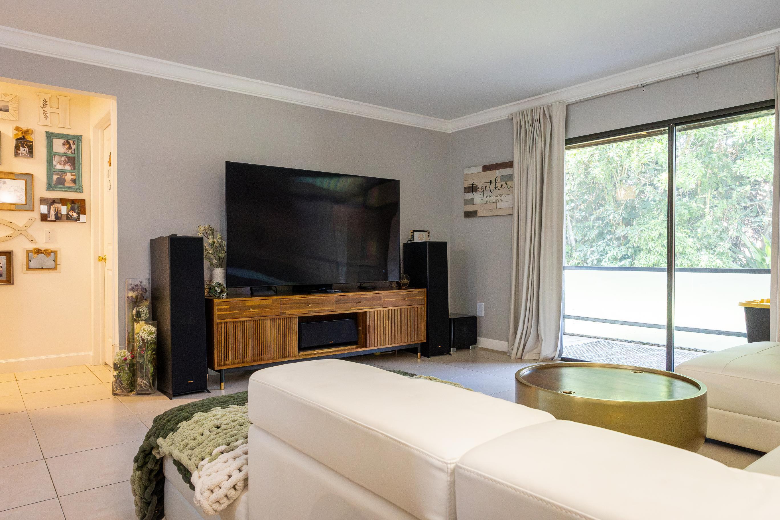 803 LAKEVIEW, Royal Palm Beach FL 33411