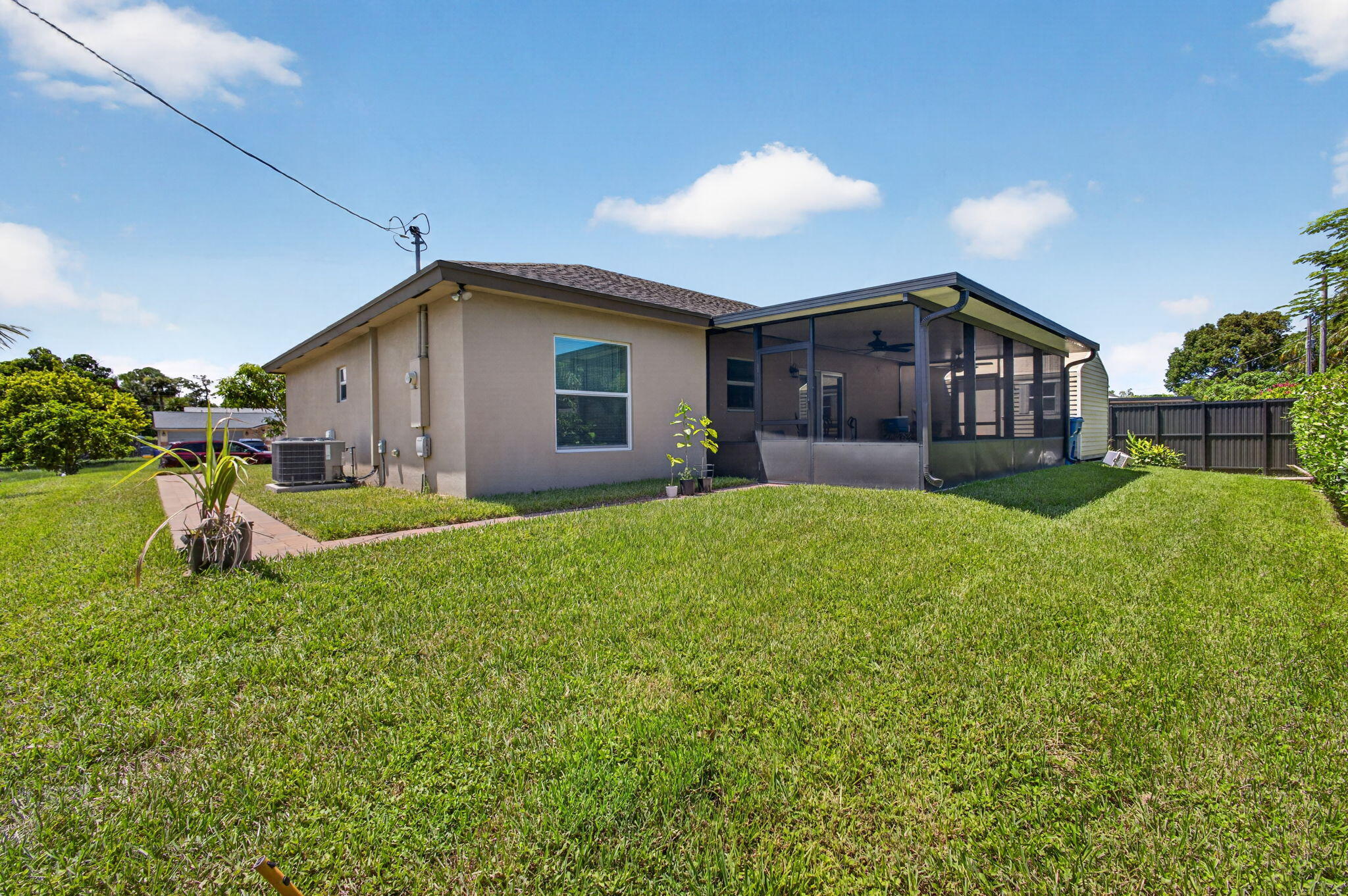 1016 CHERYL, Haverhill FL 33417