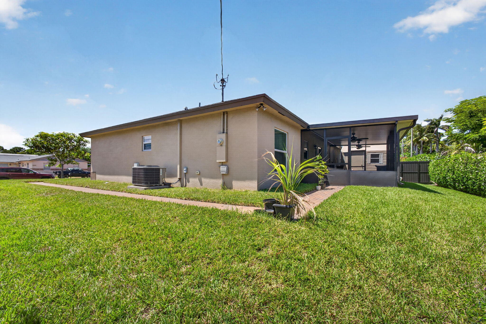 1016 CHERYL, Haverhill FL 33417