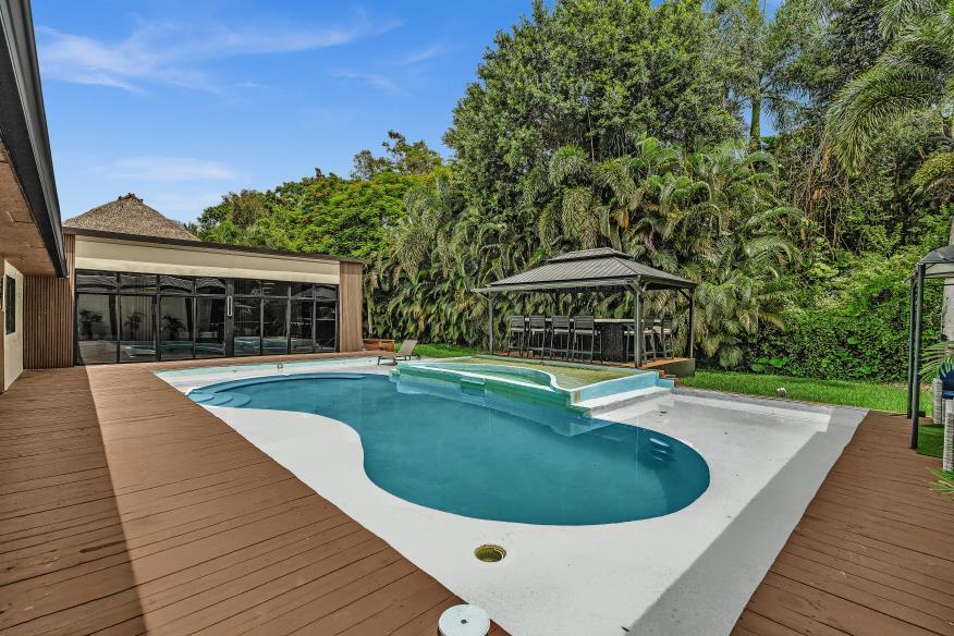 10831 SW 51st, Davie FL 33328