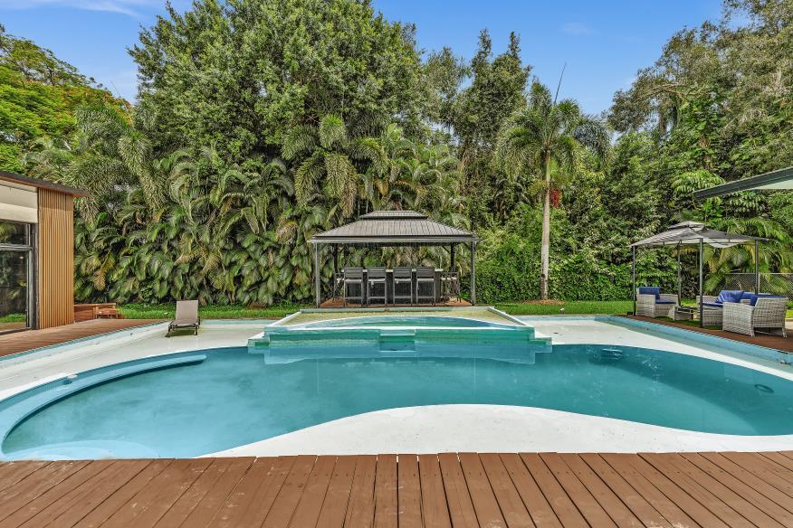 10831 SW 51st, Davie FL 33328