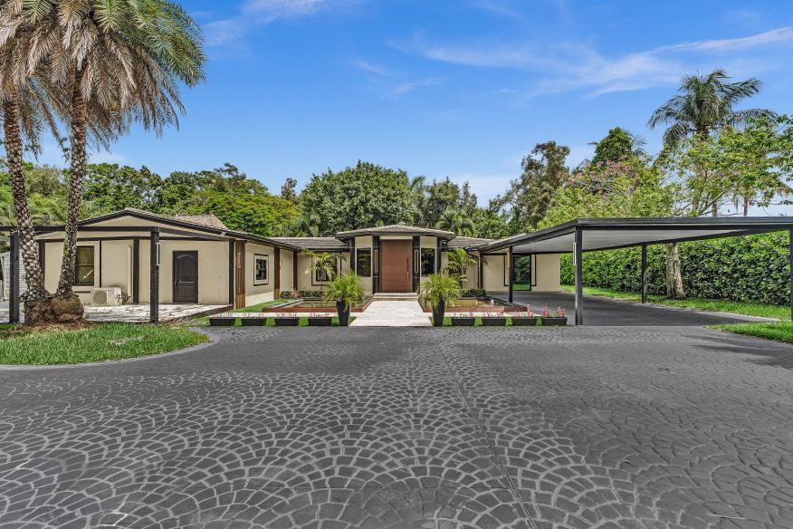10831 SW 51st, Davie FL 33328