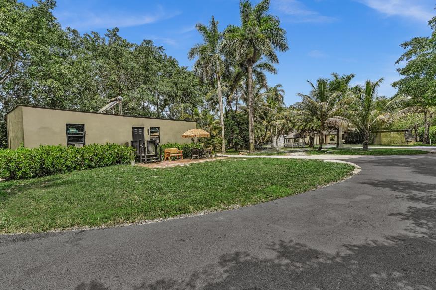 10831 SW 51st, Davie FL 33328
