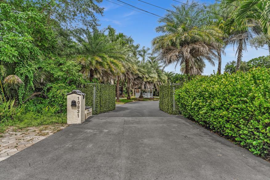 10831 SW 51st, Davie FL 33328