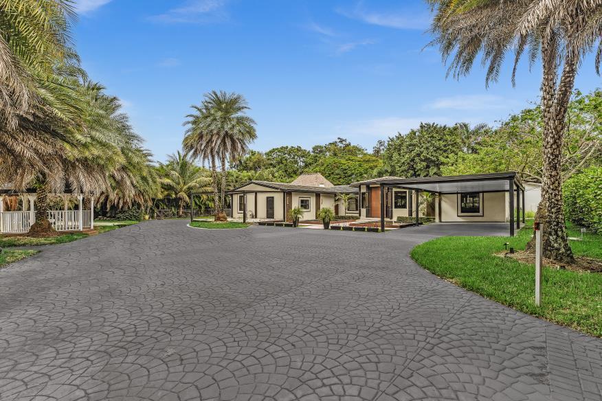 10831 SW 51st, Davie FL 33328