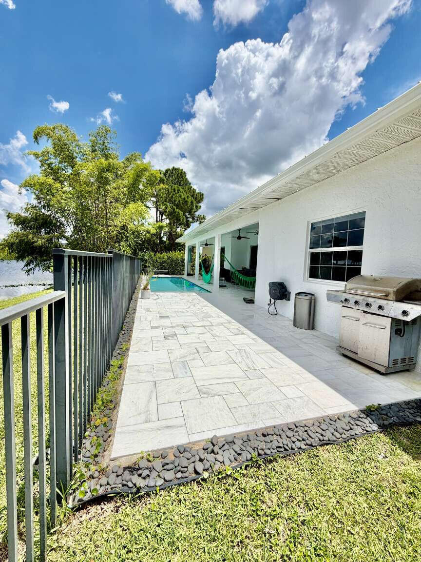 120 SARATOGA, Royal Palm Beach FL 33411