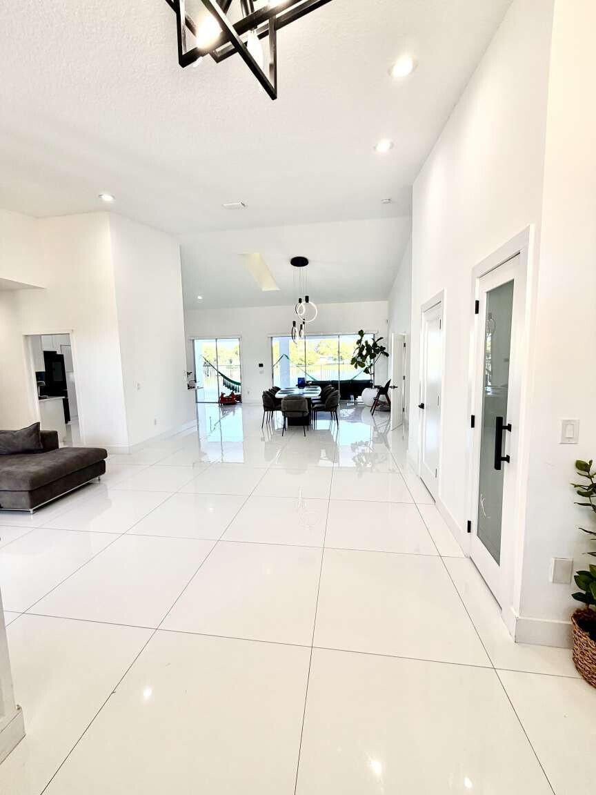 120 SARATOGA, Royal Palm Beach FL 33411