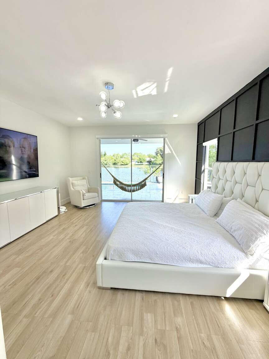 120 SARATOGA, Royal Palm Beach FL 33411