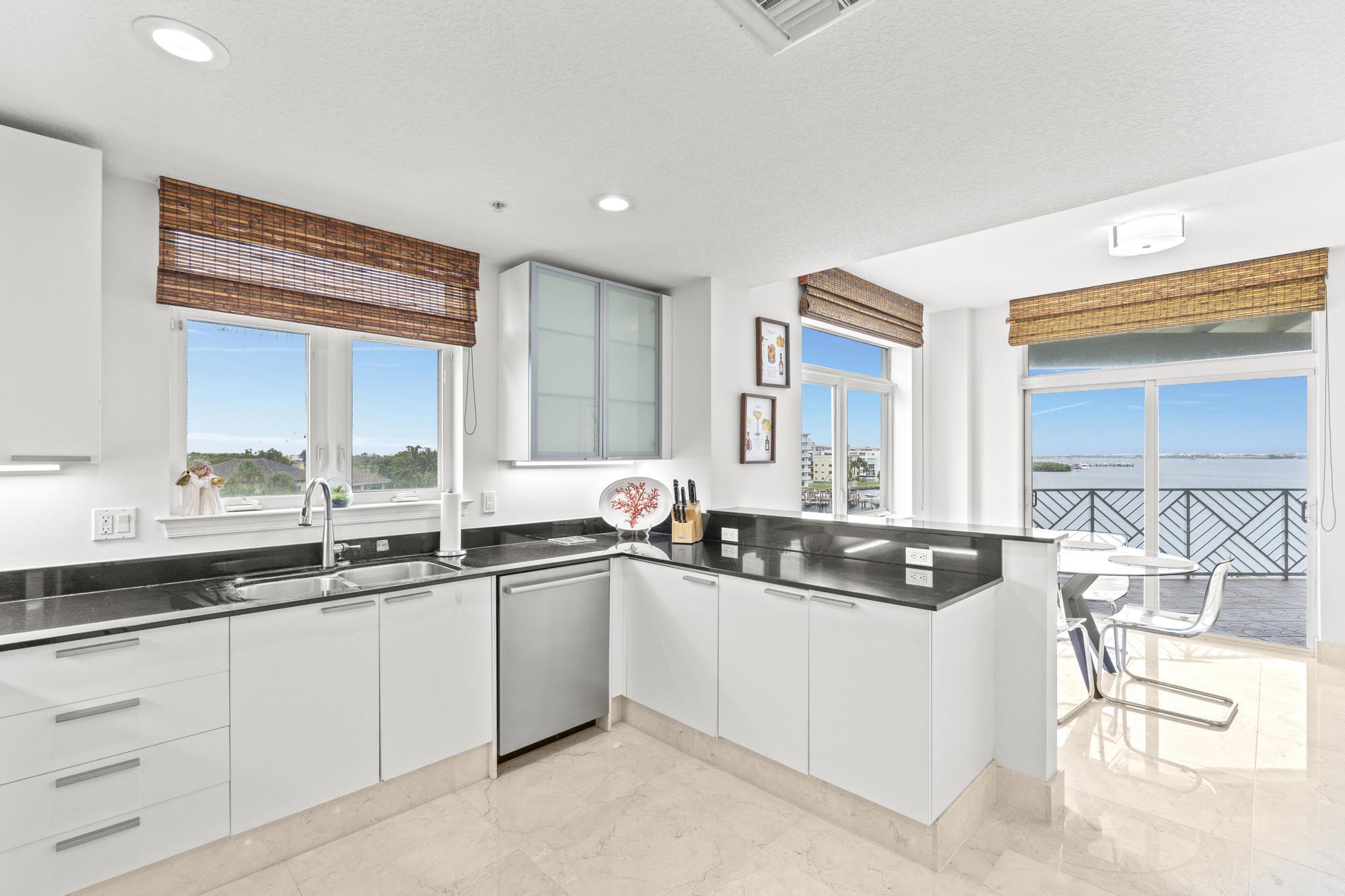309 E OCEAN #304, Lantana FL 33462