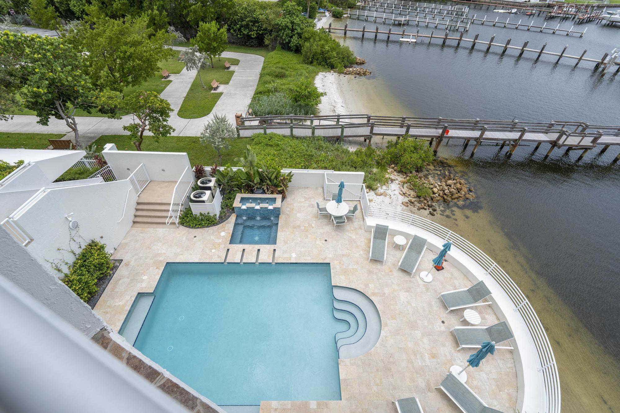 309 E OCEAN #304, Lantana FL 33462