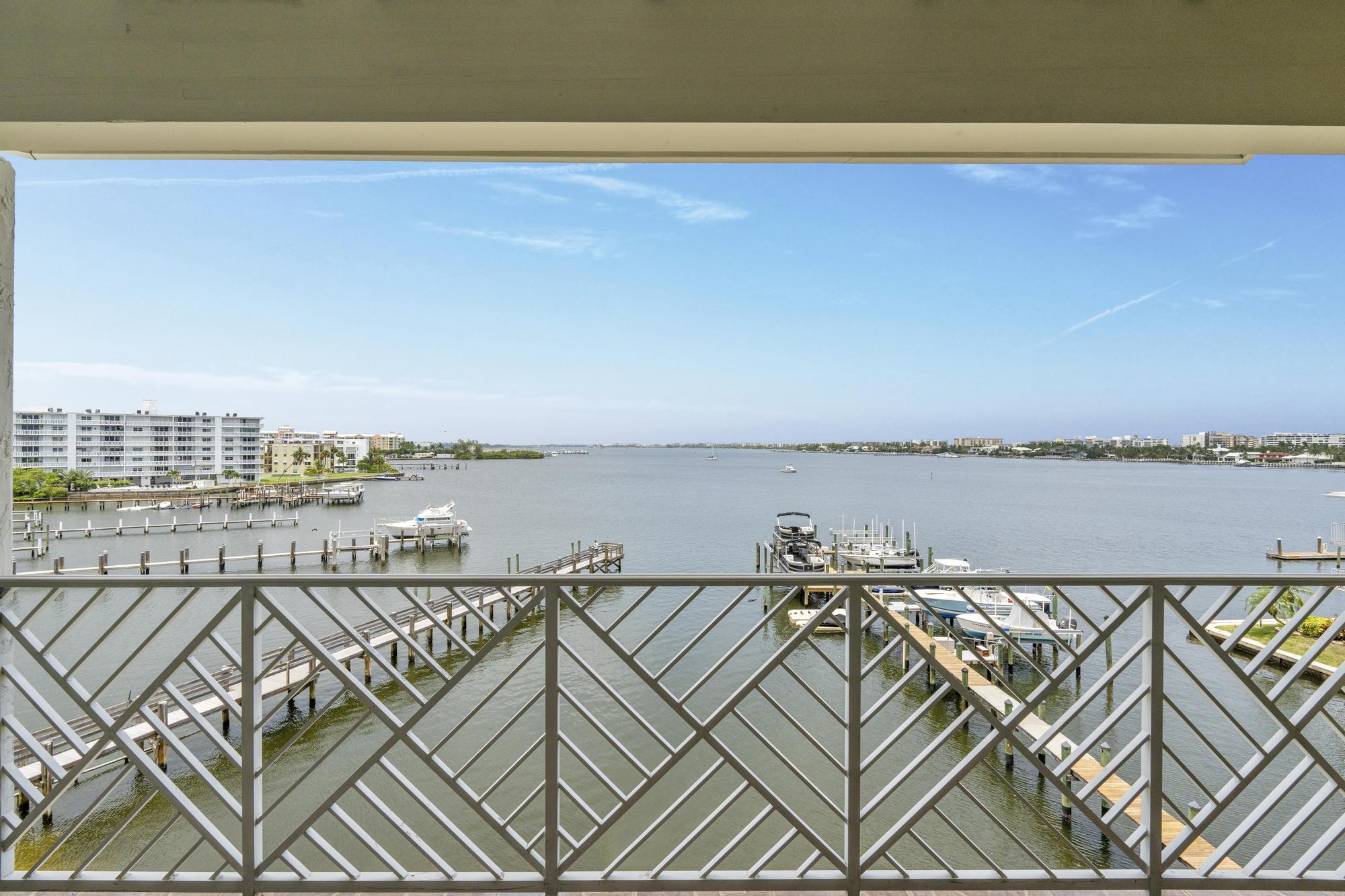 309 E OCEAN #304, Lantana FL 33462