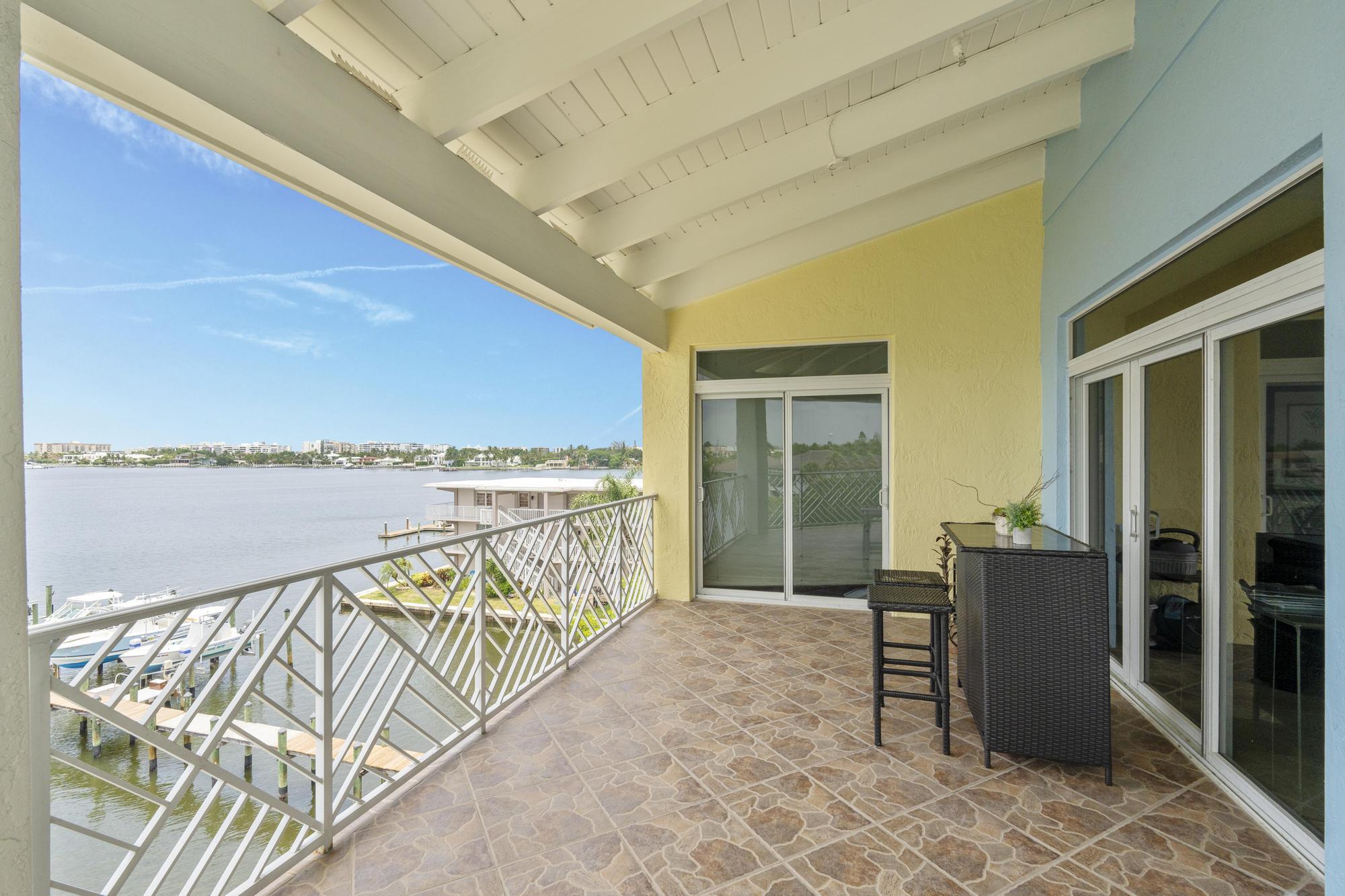 309 E OCEAN #304, Lantana FL 33462
