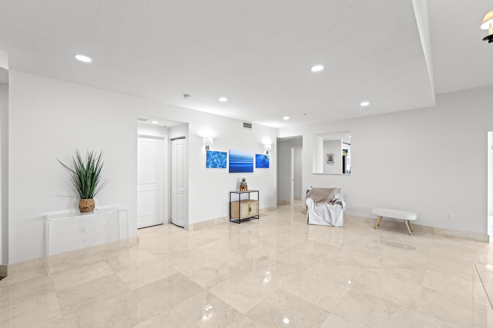 309 E OCEAN #304, Lantana FL 33462