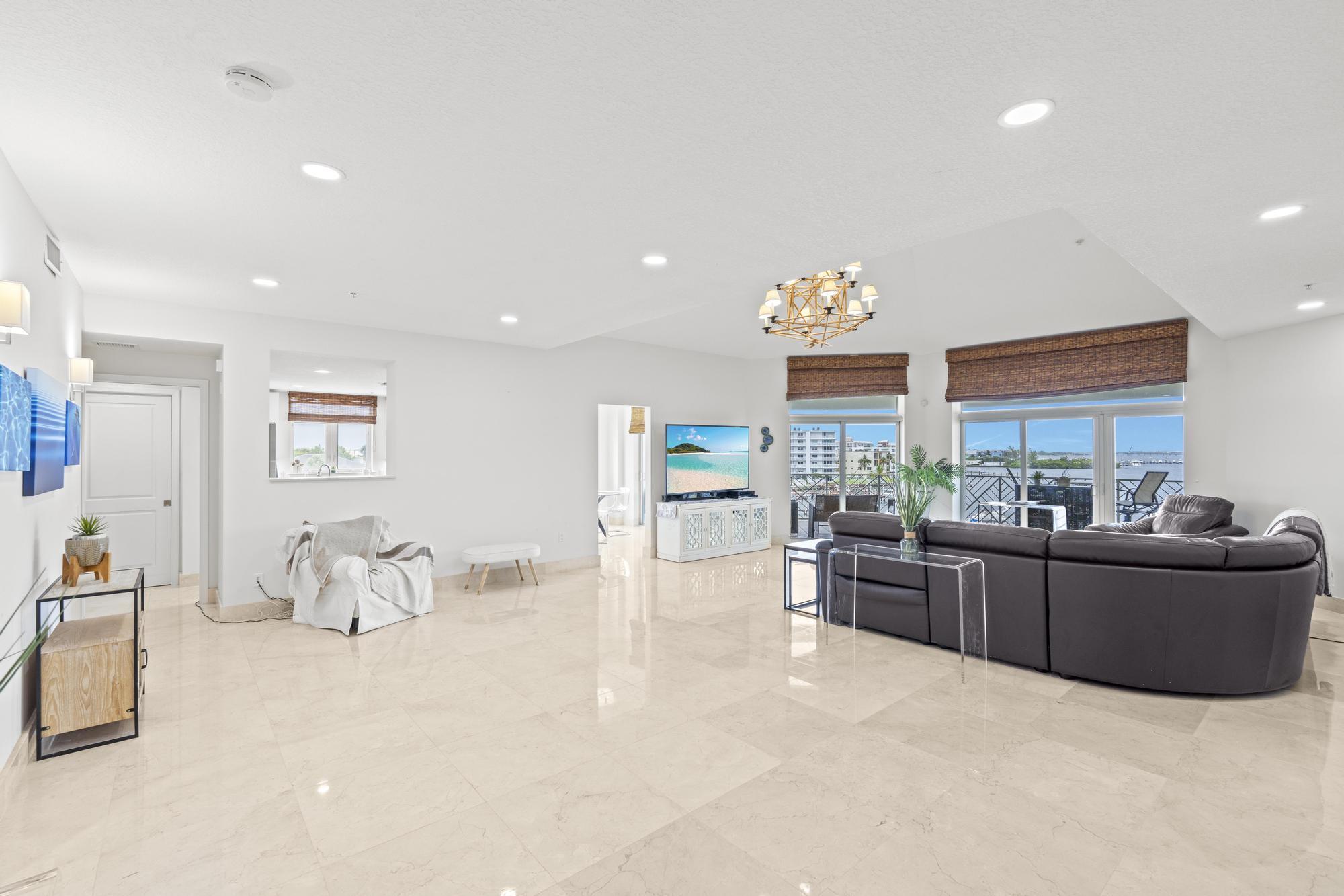 309 E OCEAN #304, Lantana FL 33462