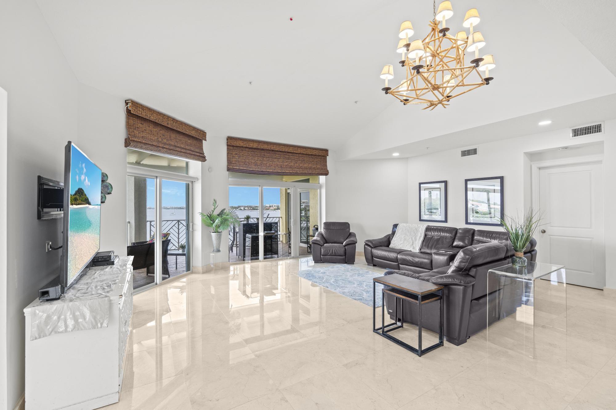 309 E OCEAN #304, Lantana FL 33462