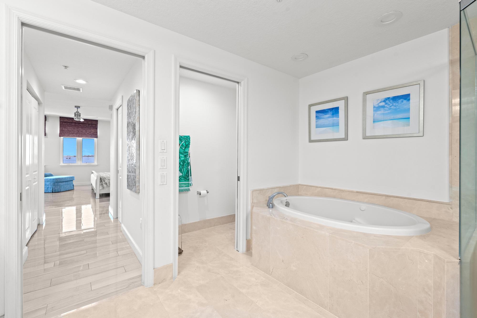 309 E OCEAN #304, Lantana FL 33462