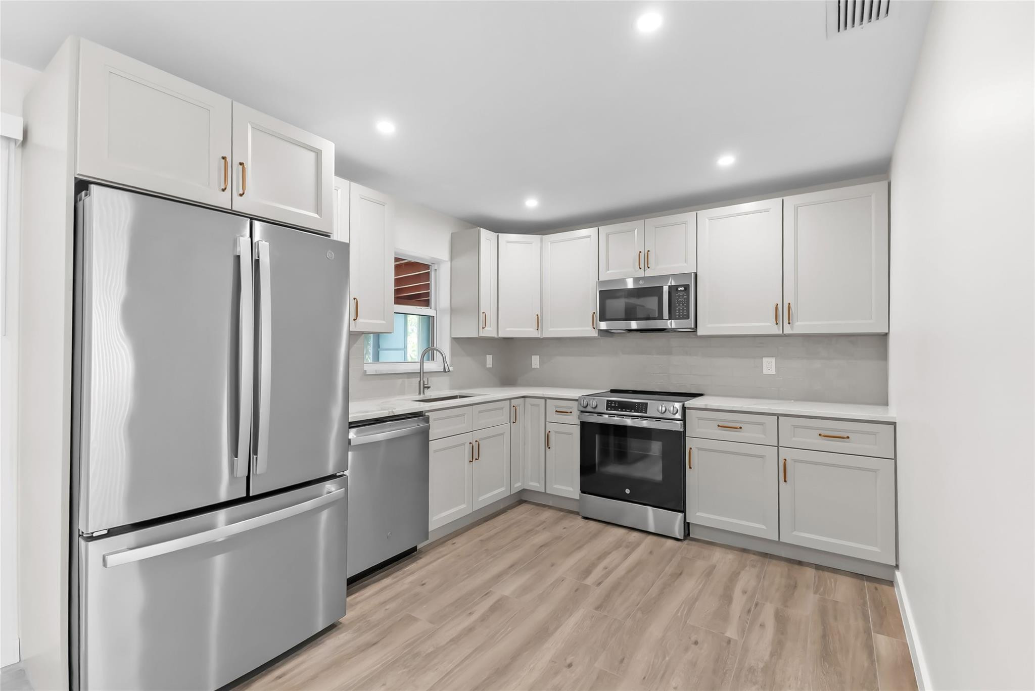 908 LIGHTHOUSE, North Palm Beach FL 33408